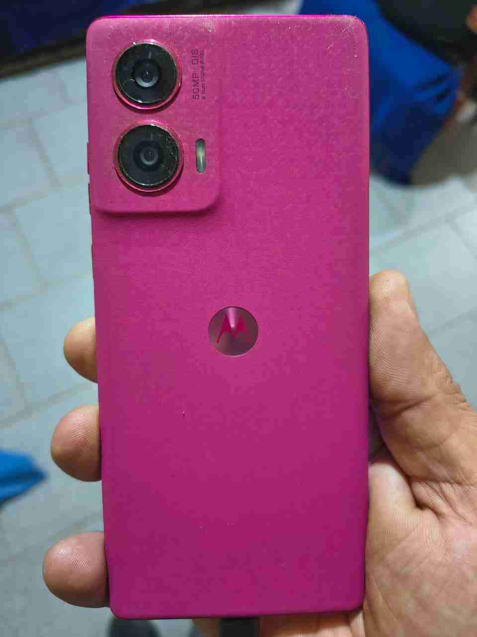 Celular Motorola rosa - miniatura 1