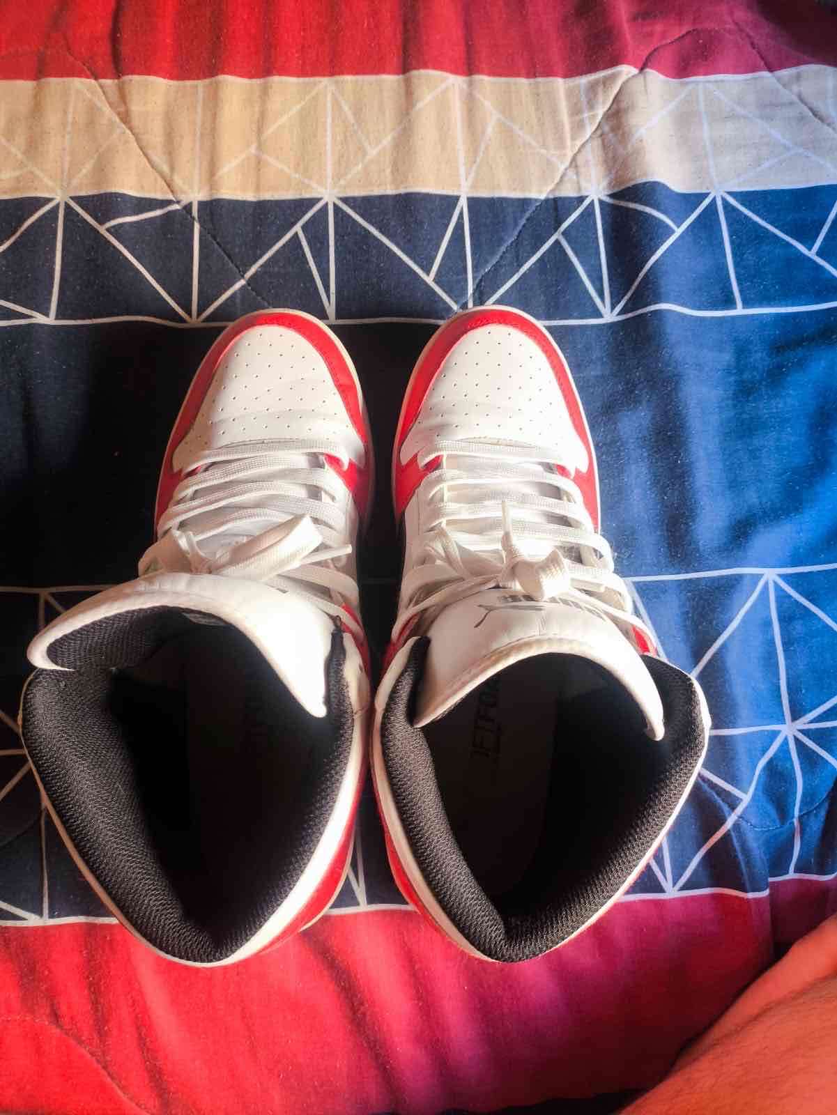 Zapatillas urbanas Puma blancas y rojas - miniatura 2