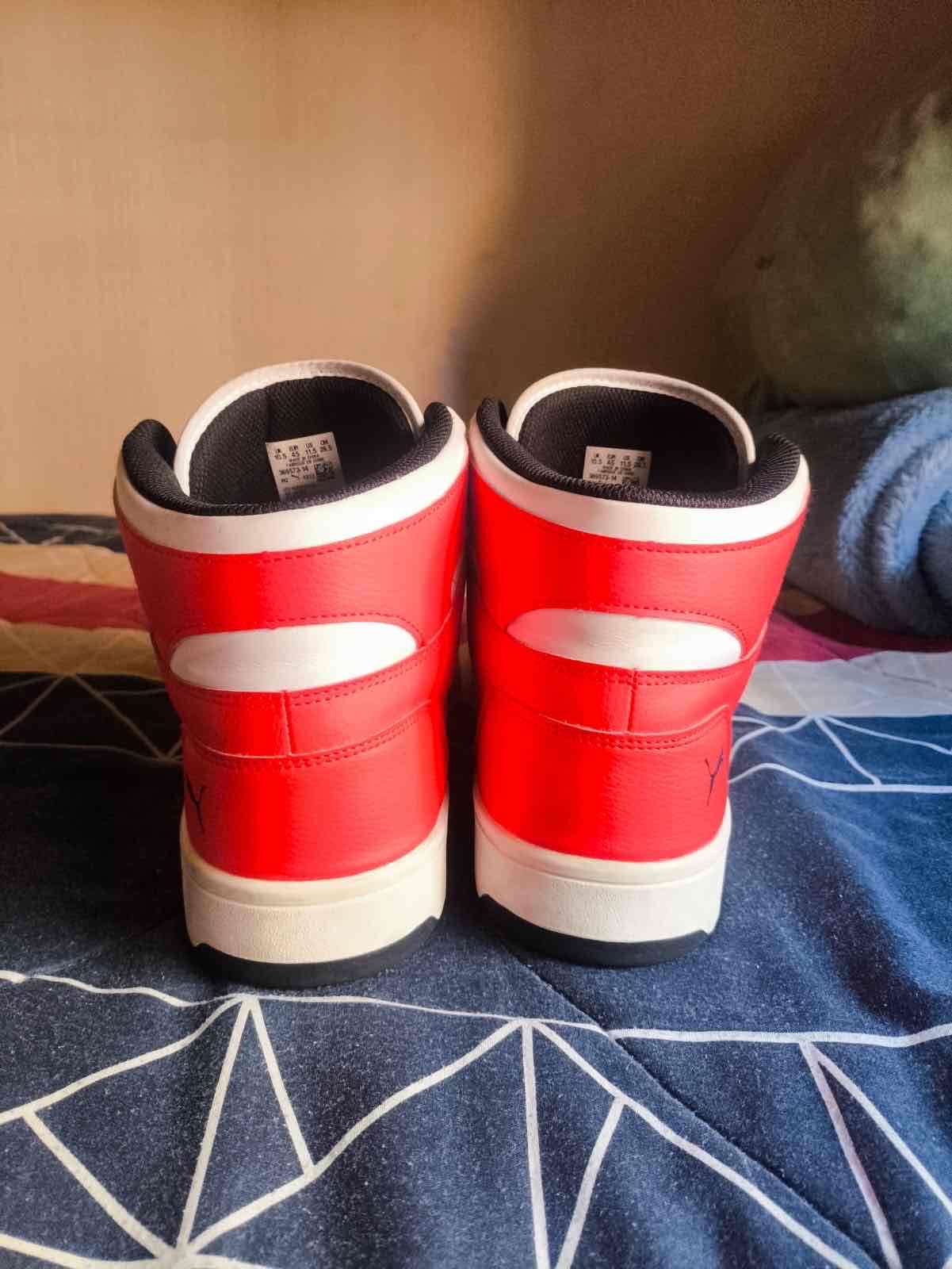 Zapatillas urbanas Puma blancas y rojas - miniatura 3