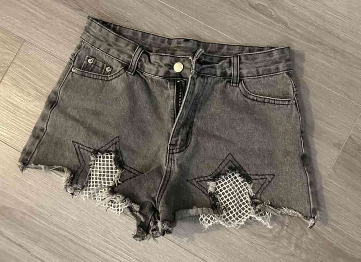 Shorts de mezclilla con estrellas - 1