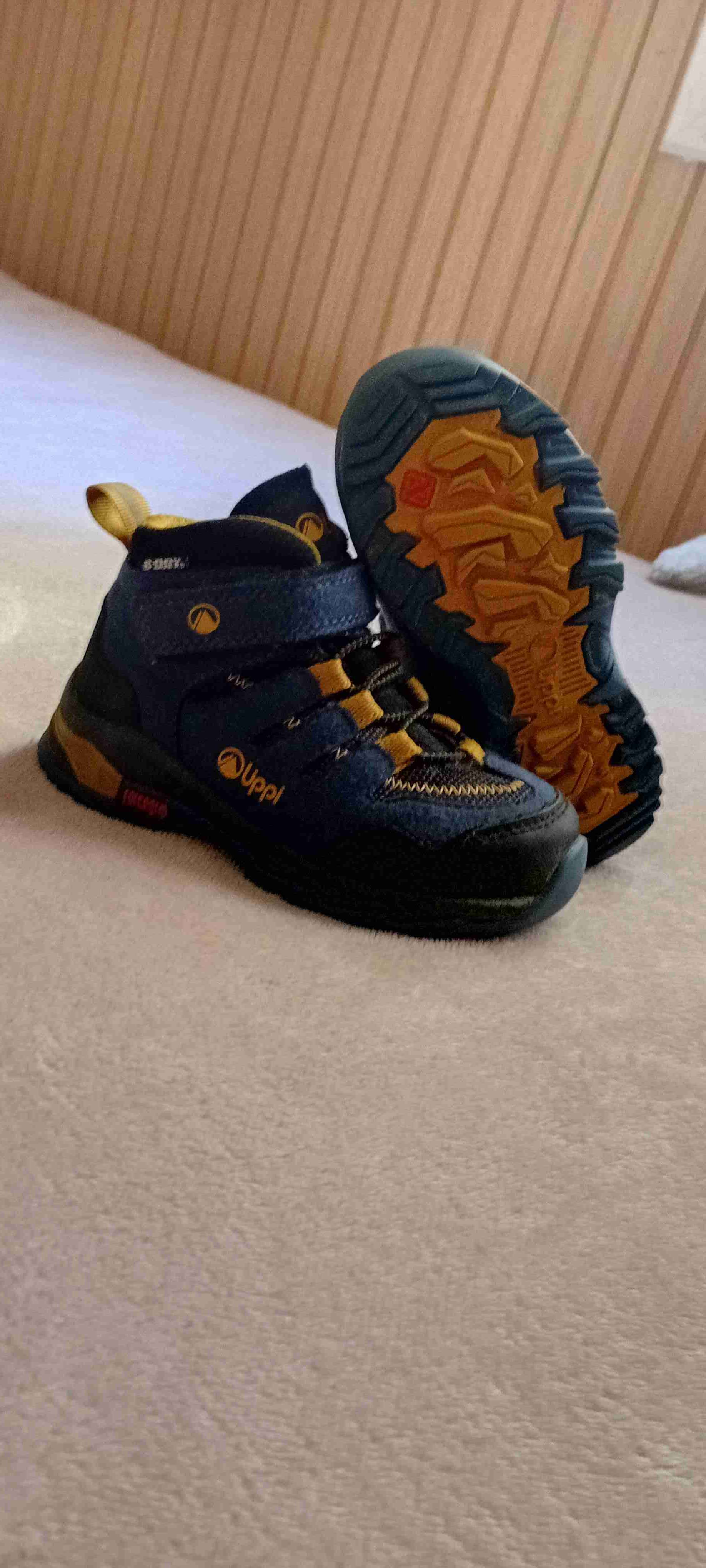 Zapatillas infantiles azul y amarillo