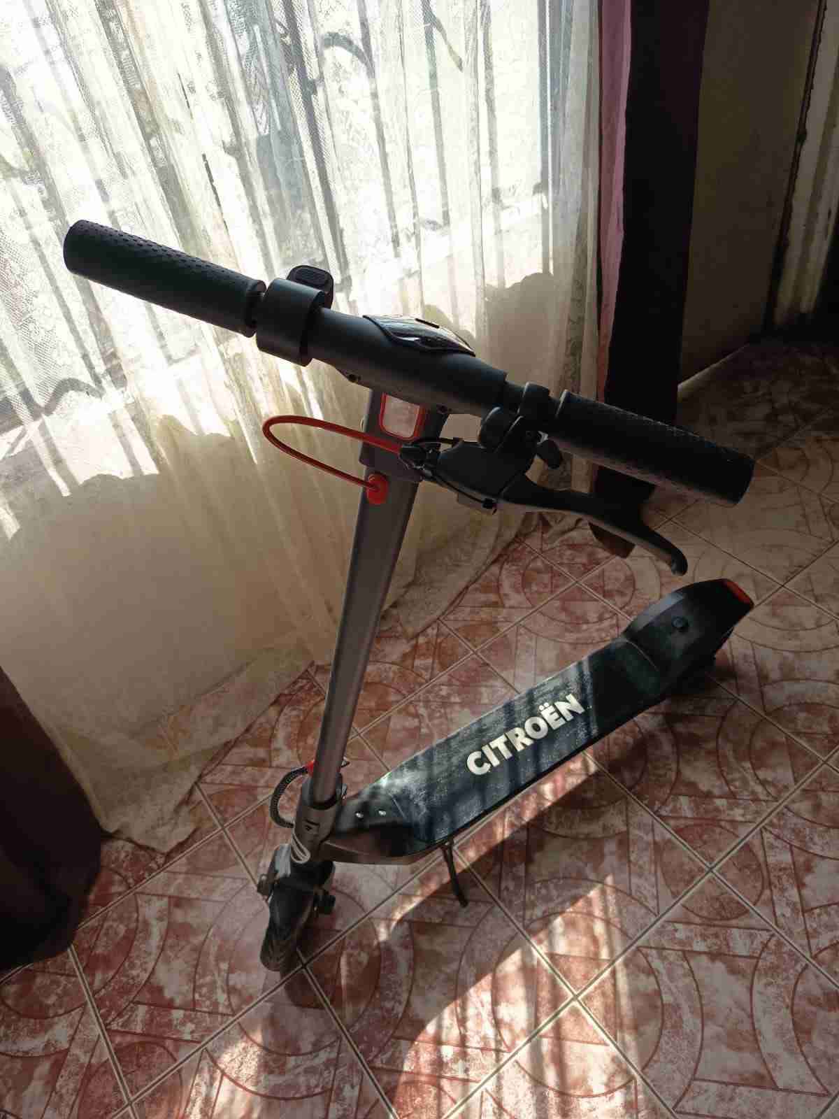 Scooter eléctrico citroën - miniatura 1