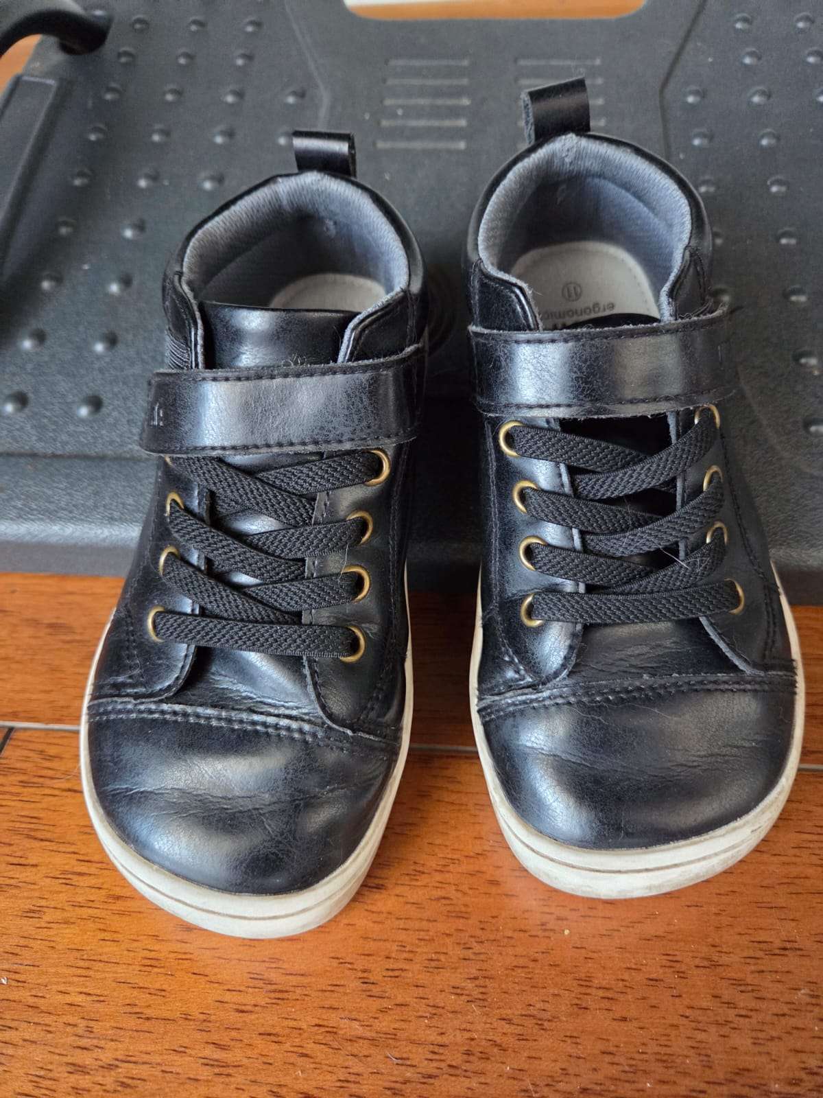 Zapatillas negras para niños - miniatura 1