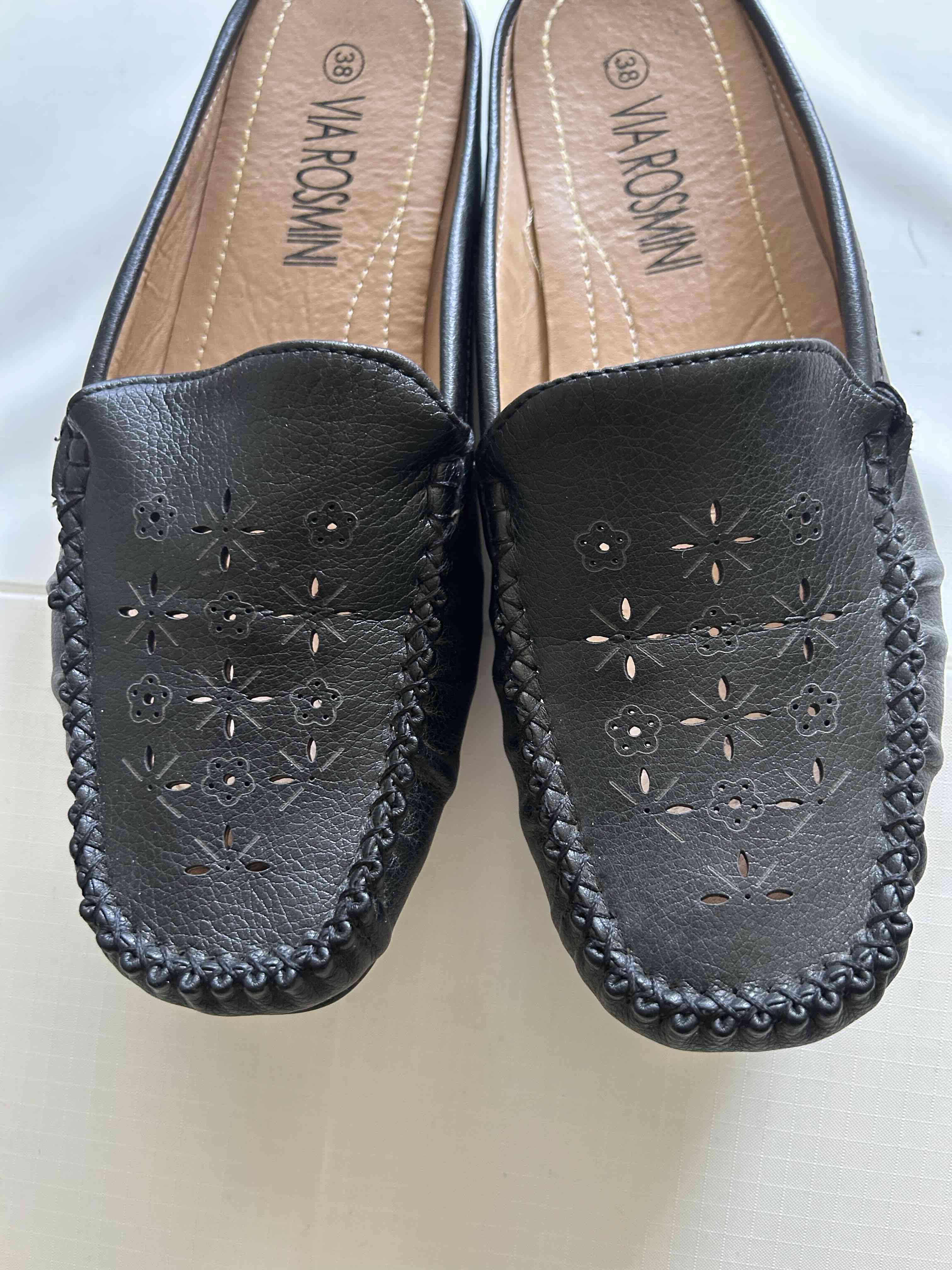 Mocasines negros con diseño calado - miniatura 2