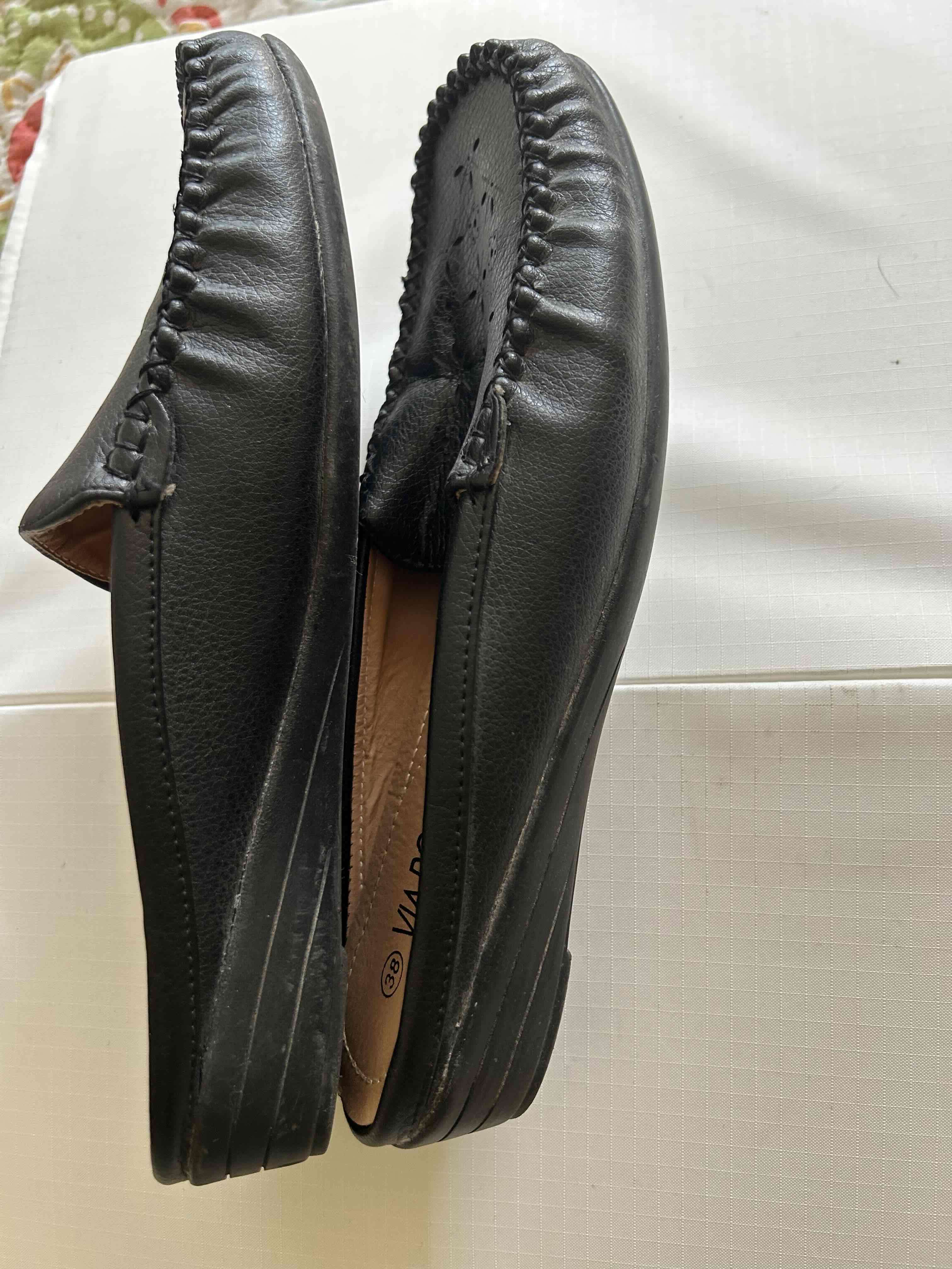 Mocasines negros con diseño calado - miniatura 3