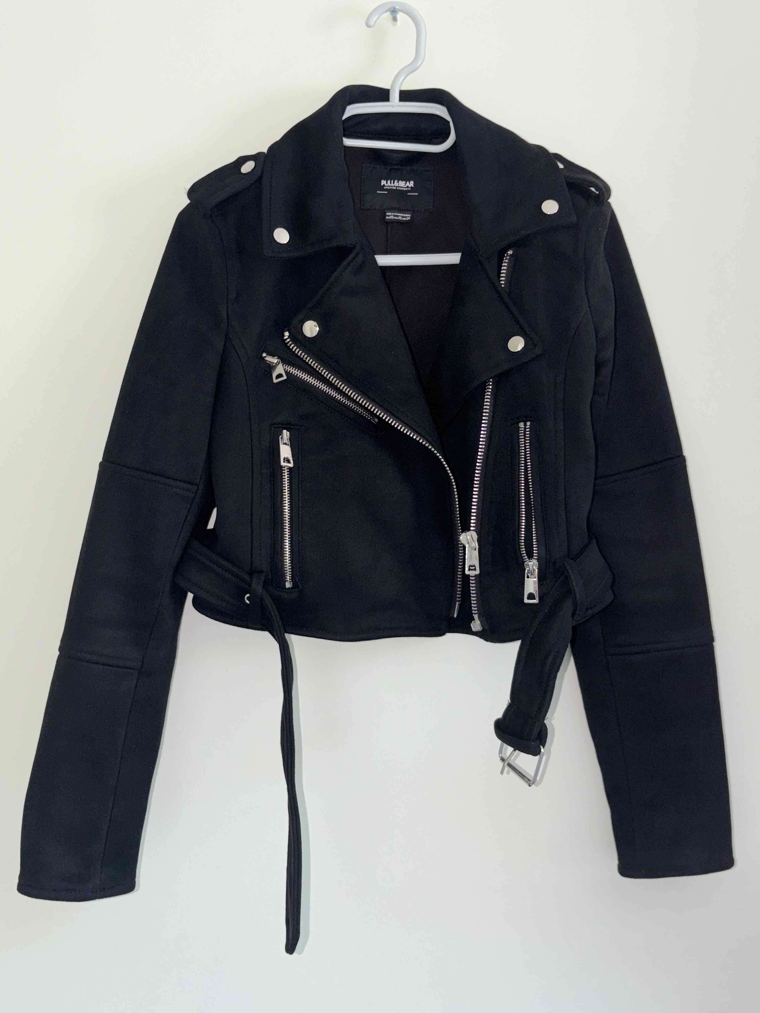 Chaqueta negra de motociclista - miniatura 1