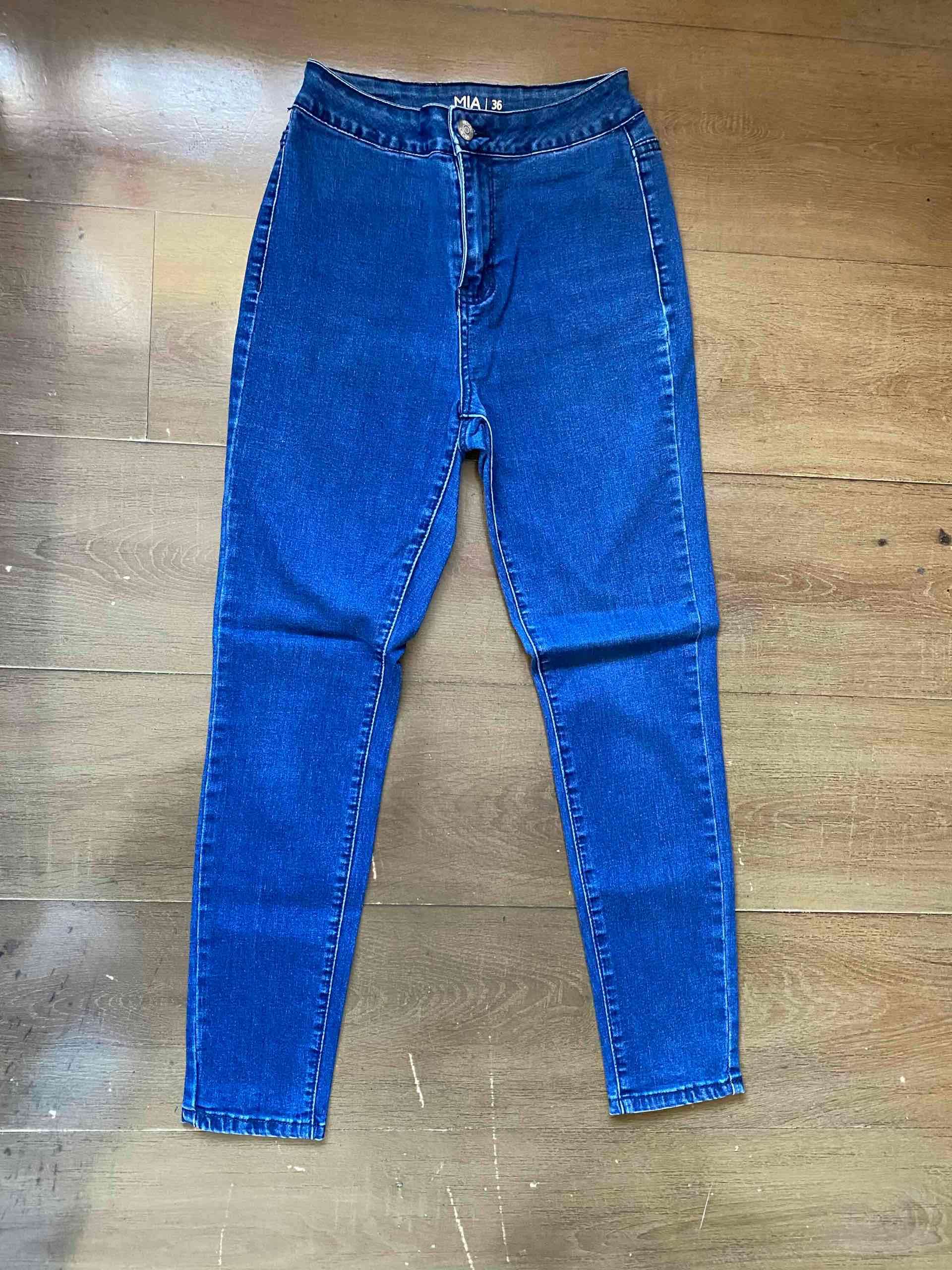 Jeans azul clásico estilo pitillo - miniatura 2