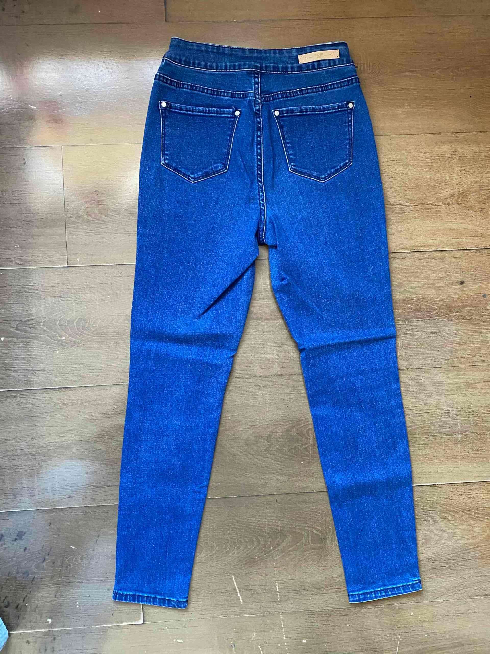 Jeans azul clásico estilo pitillo - miniatura 4