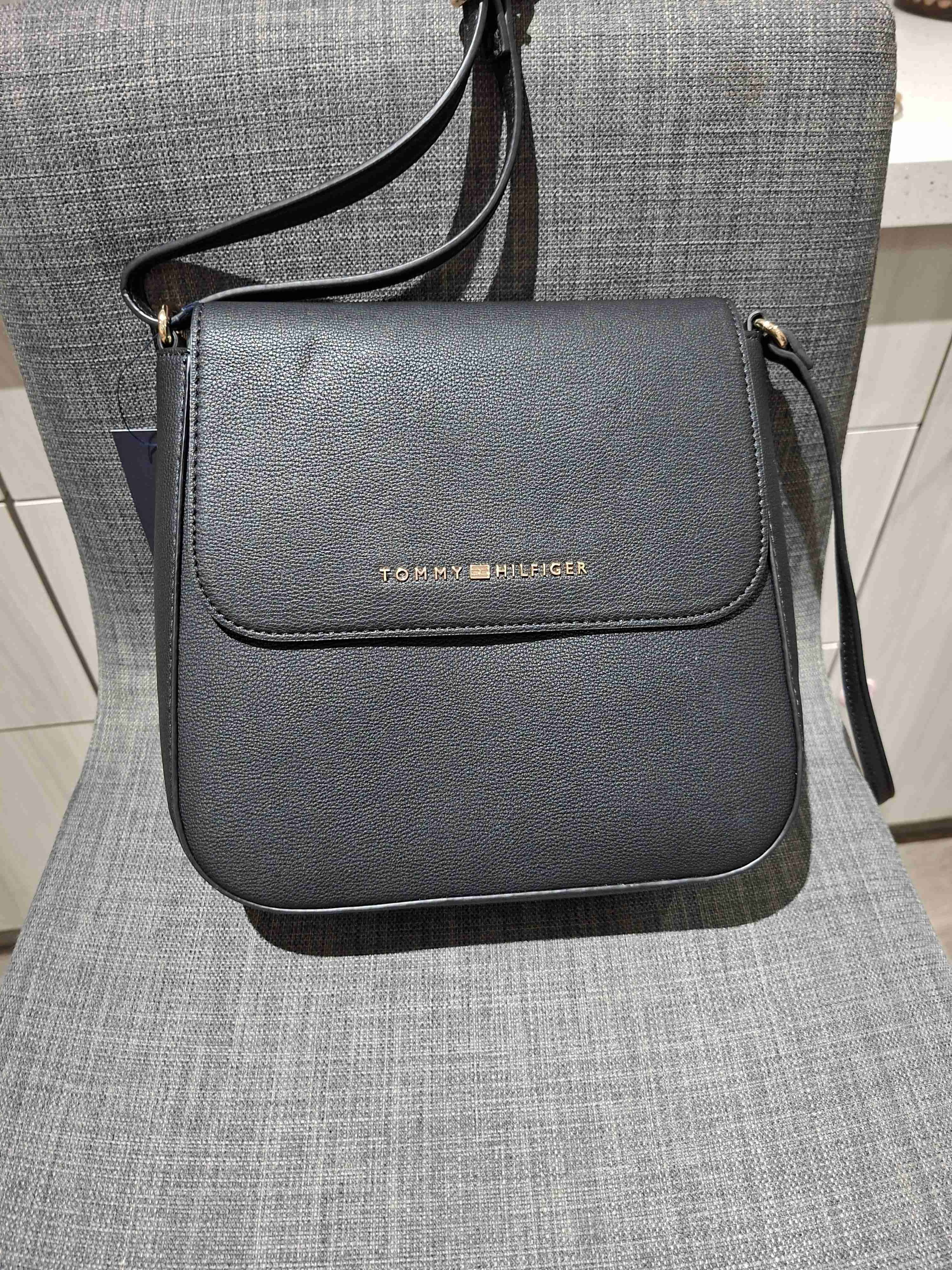 Cartera Tommy Hilfiger negra