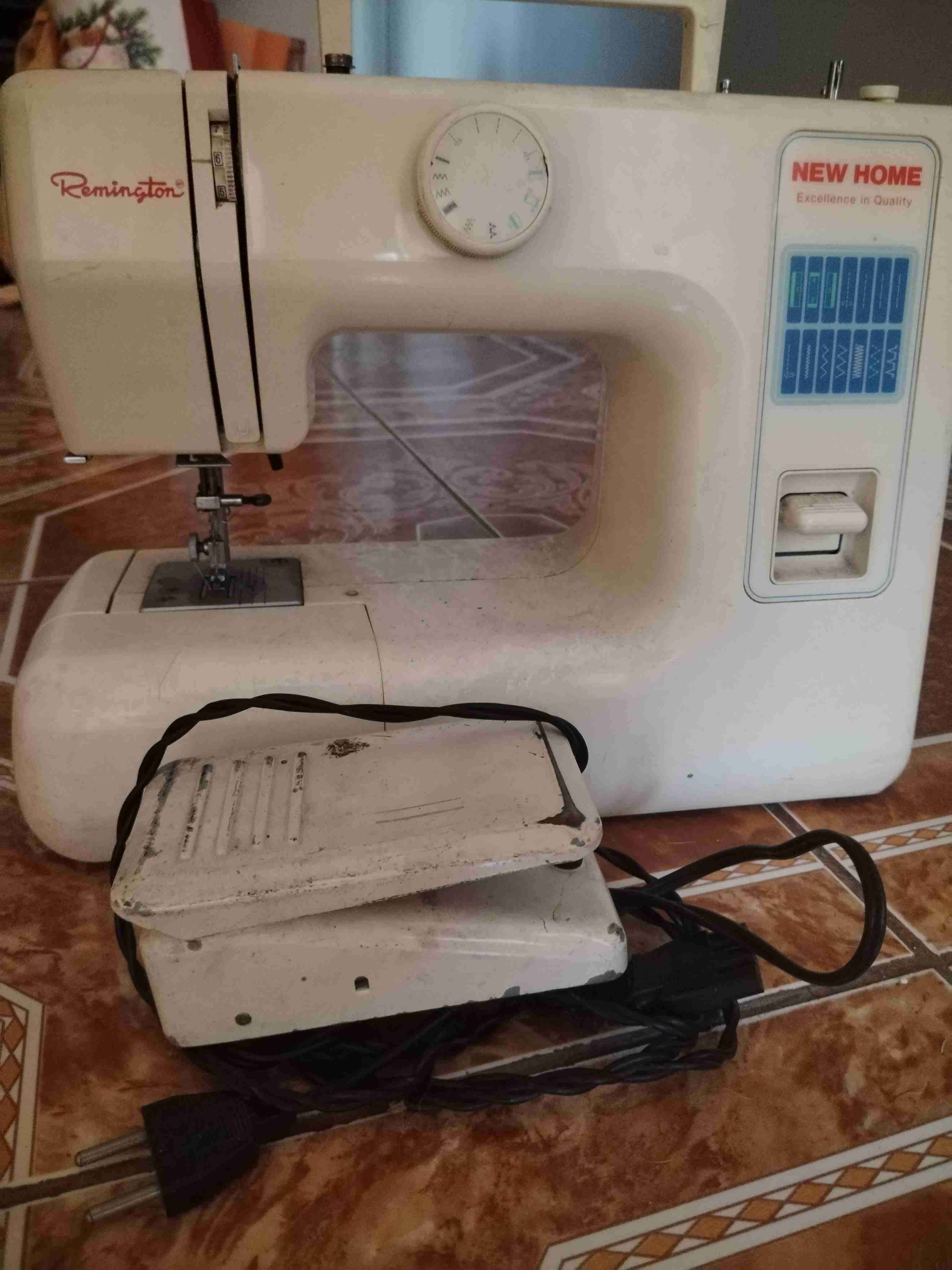 Máquina de coser Remington usada - miniatura 1