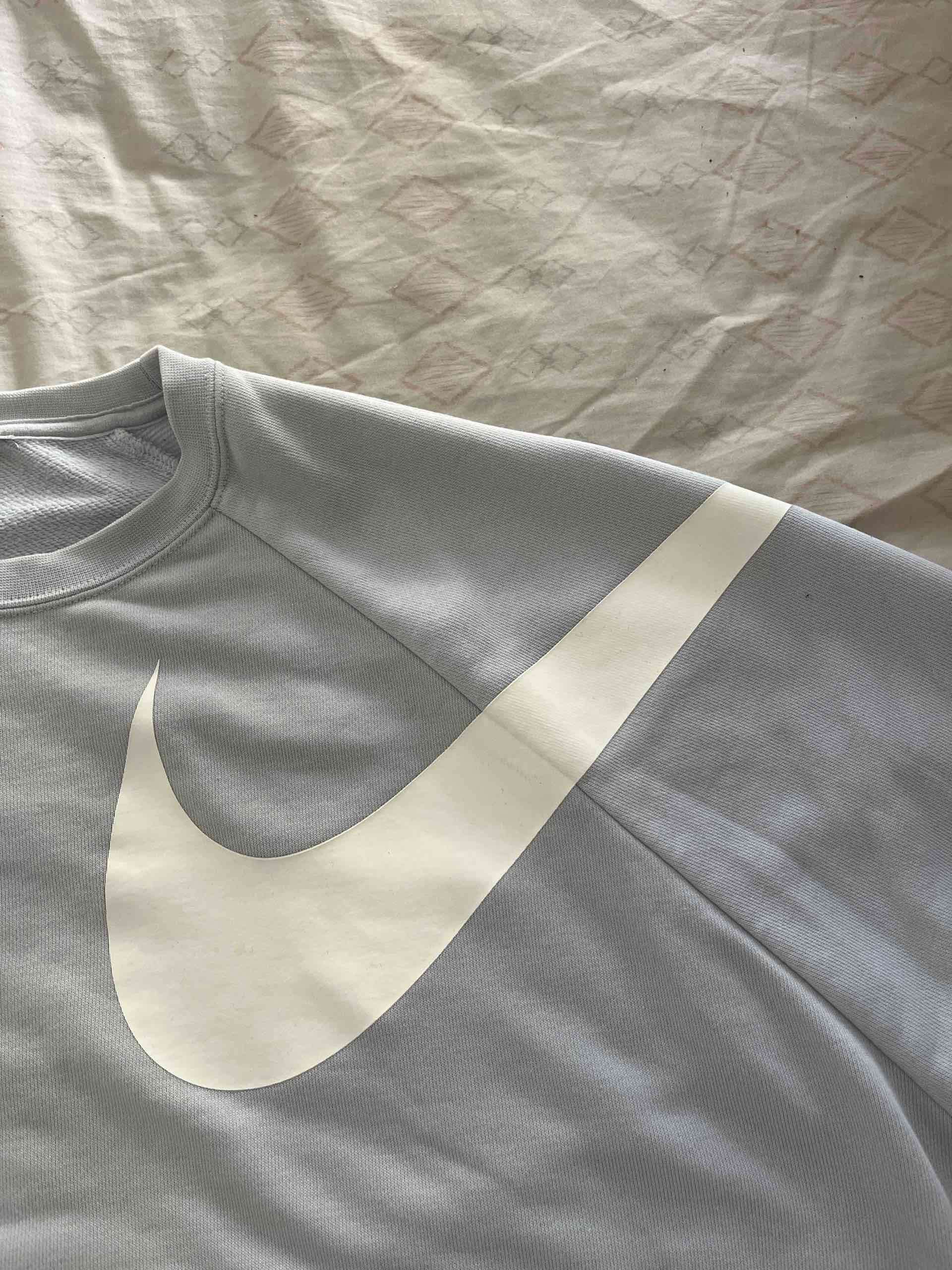 Polerón Celeste pastel Nike - 2