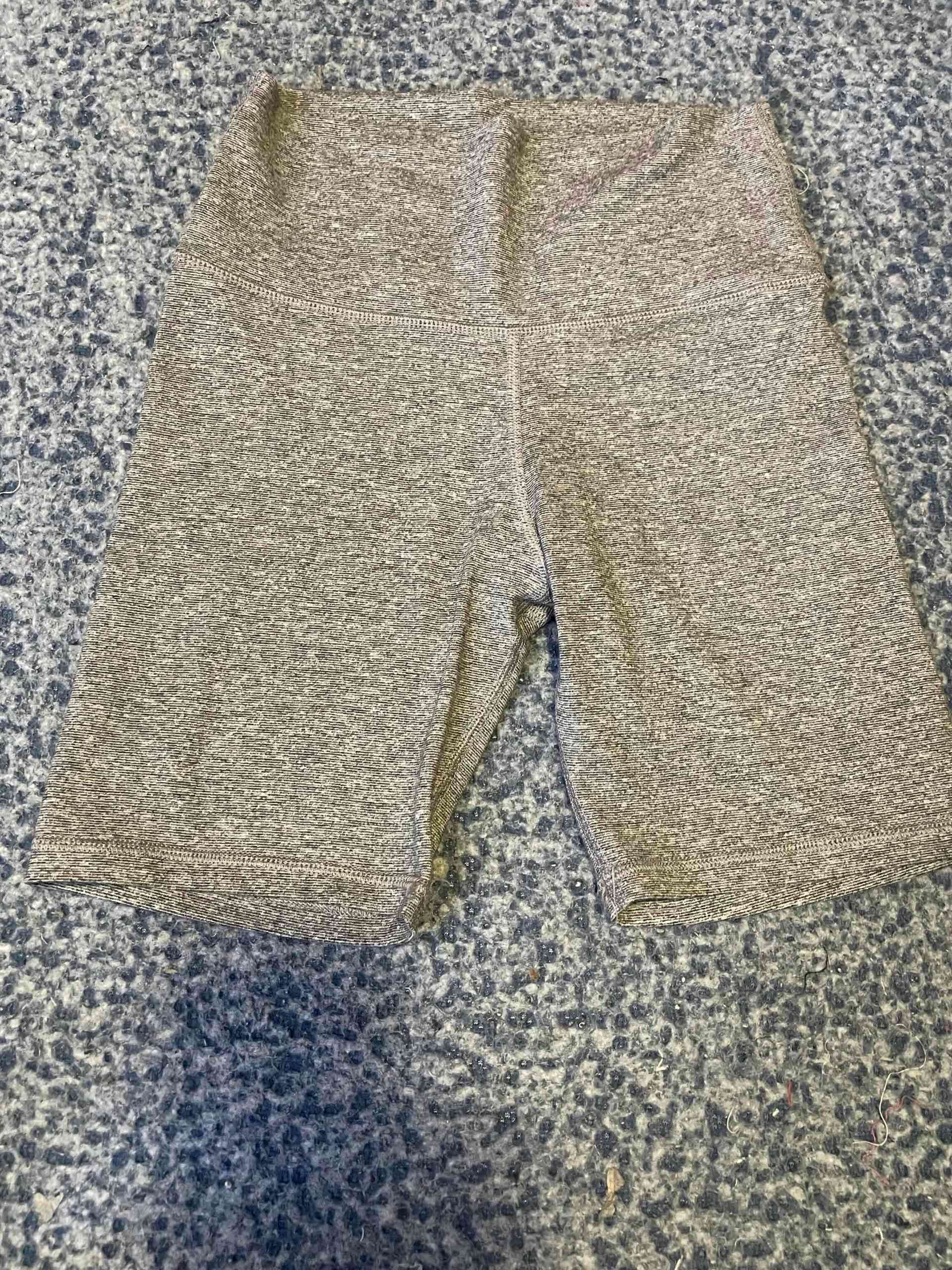 Shorts deportivos gris claro