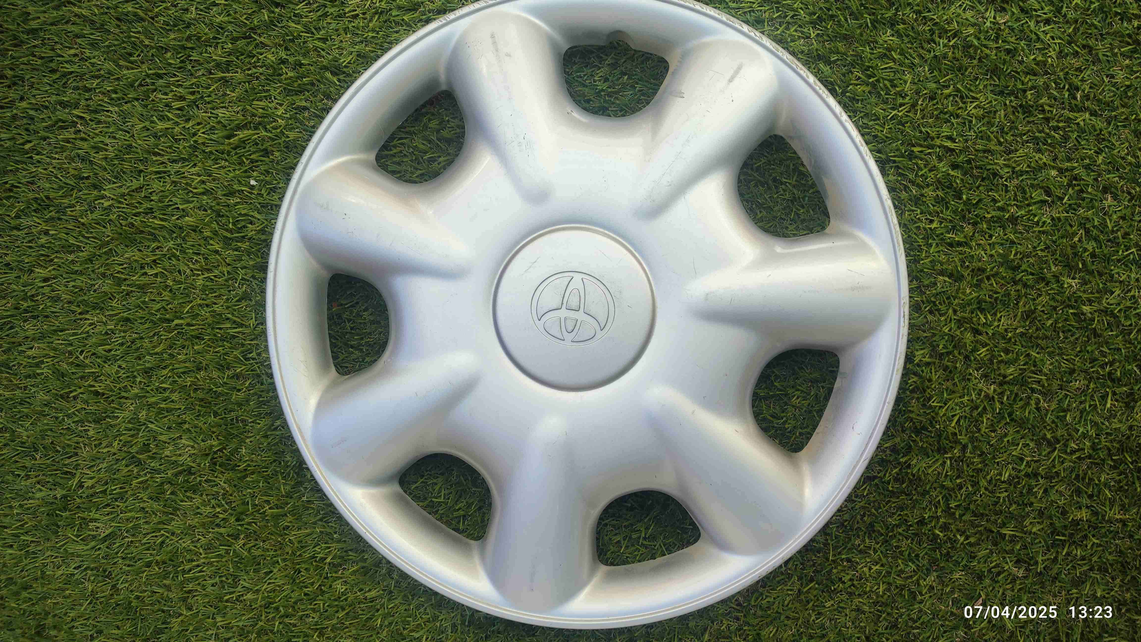 Tapa de rueda Toyota yaris - miniatura 1