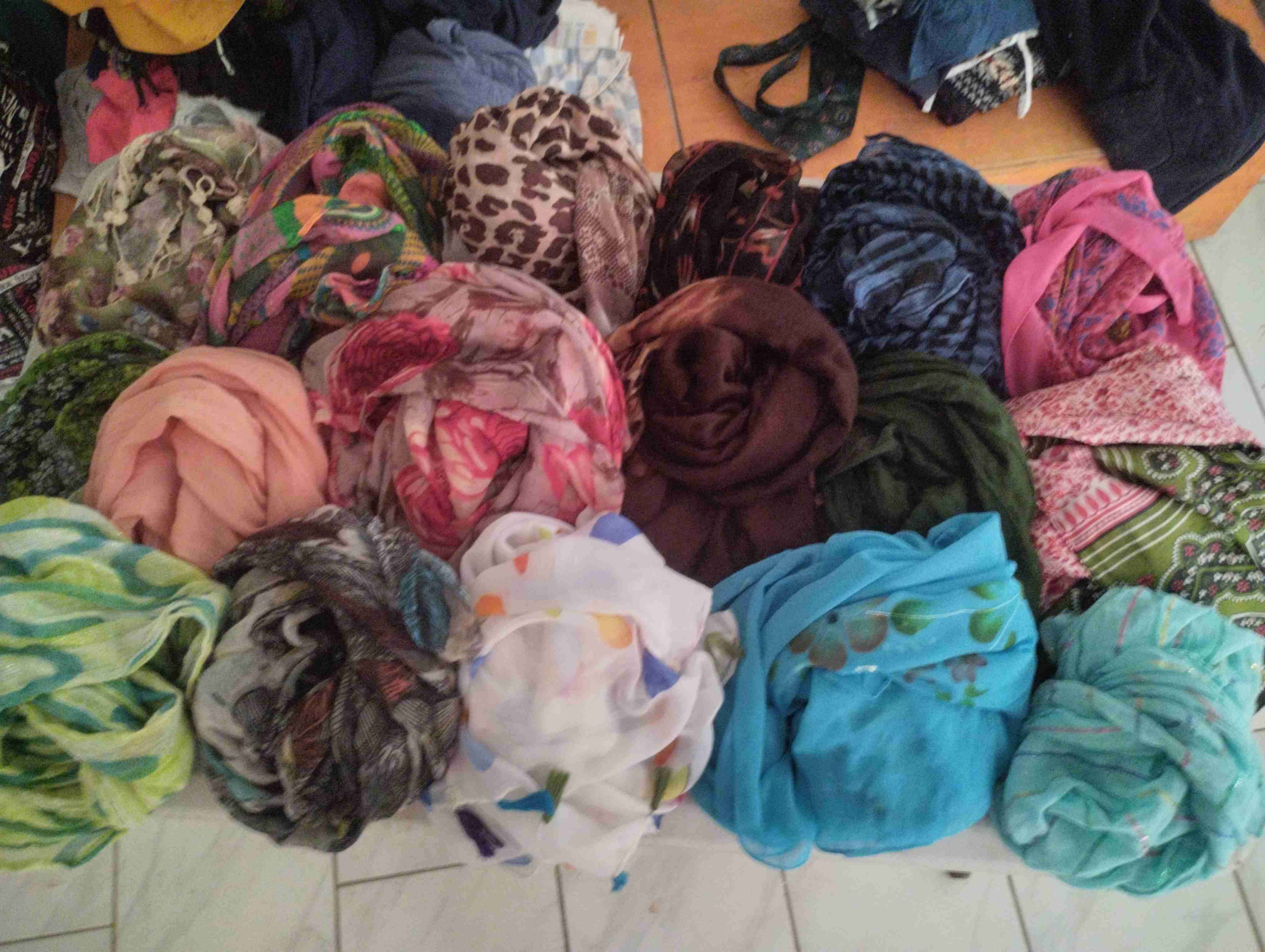 Colección de 20 pañuelos muy grandes coloridas - miniatura 1