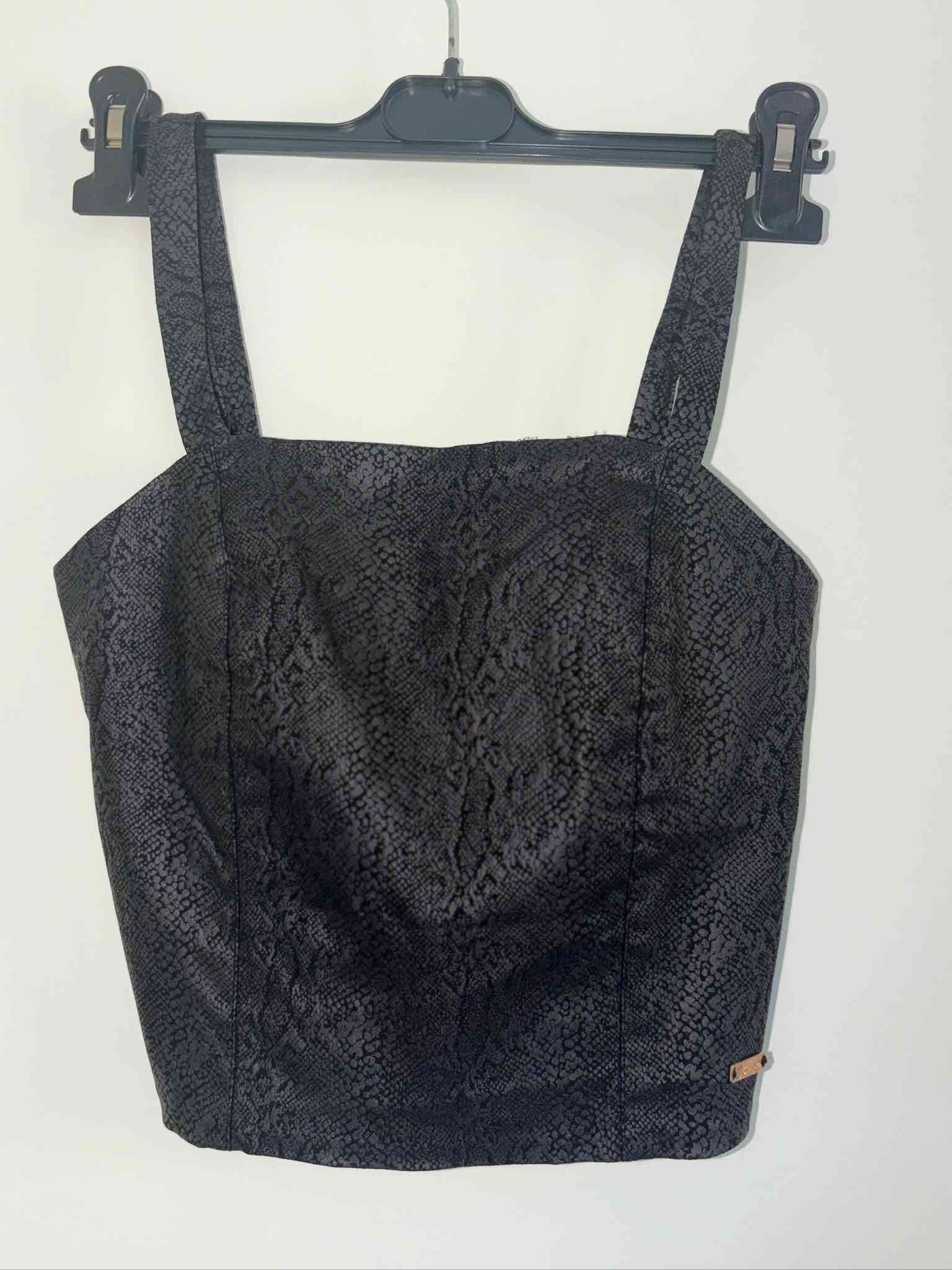 Top negro con diseño de serpiente - miniatura 2