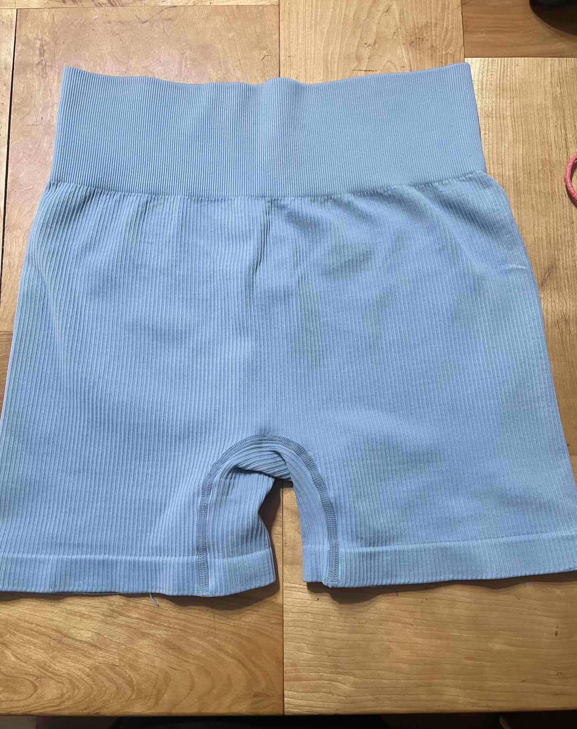 Shorts deportivos celestes