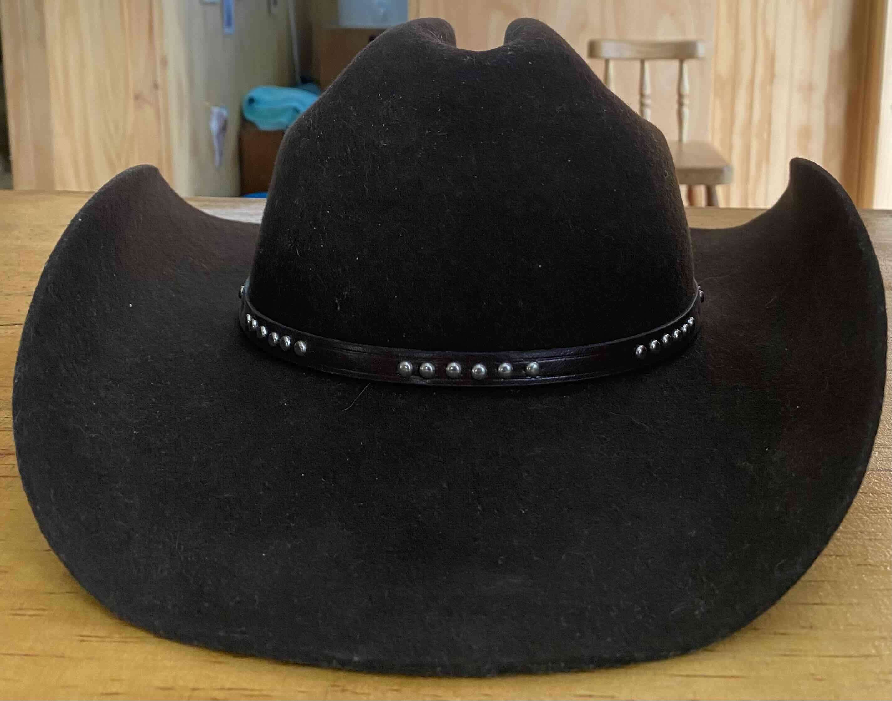 Sombrero negro con tachas - miniatura 1