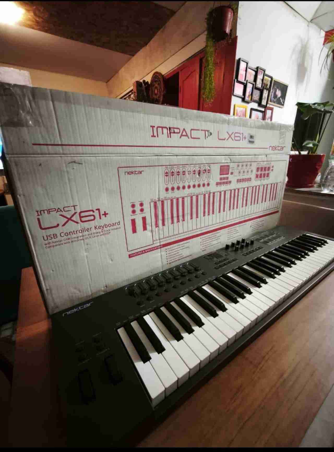 Controlador MIDI Nektar Impact Lx61 - miniatura 2