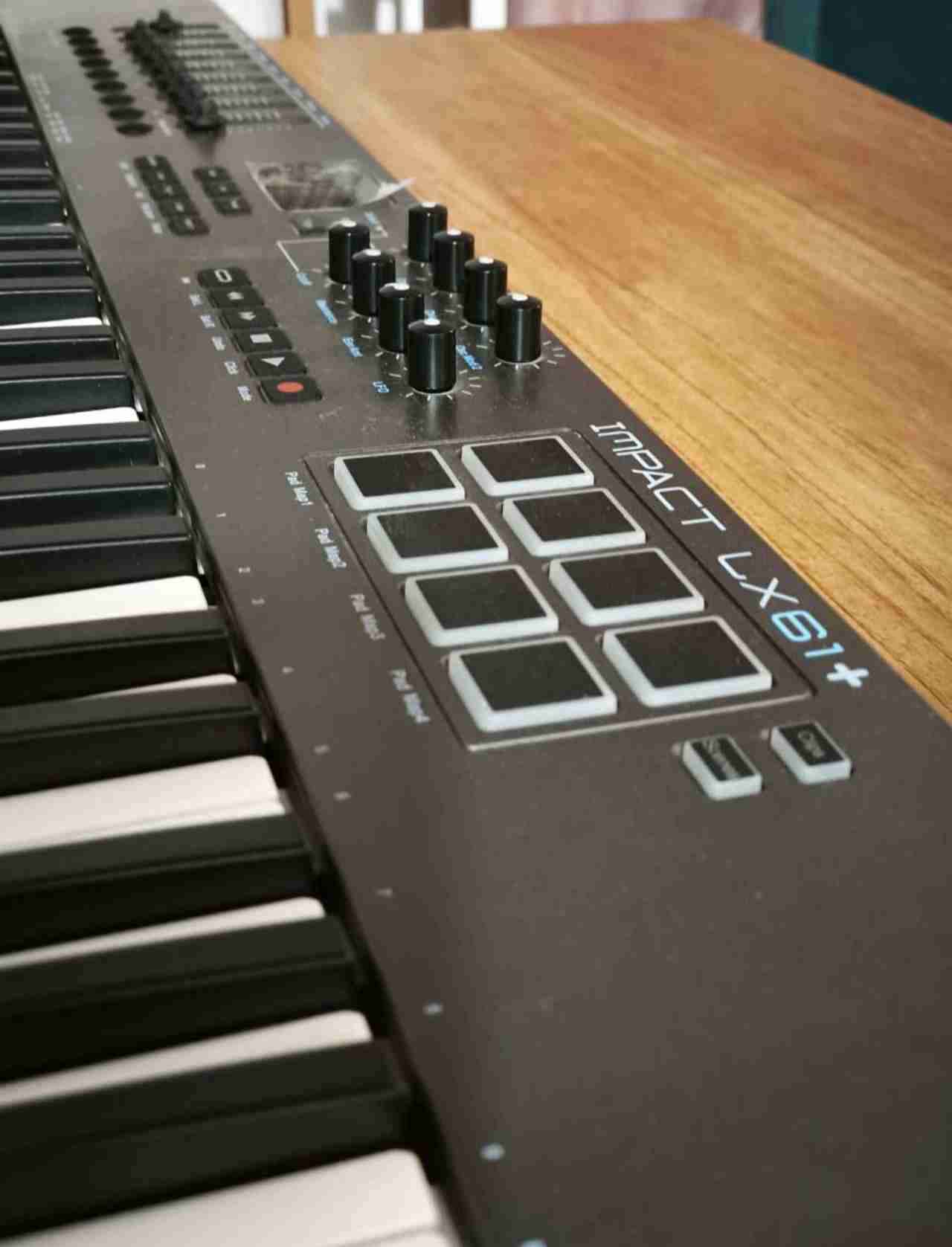 Controlador MIDI Nektar Impact Lx61 - miniatura 3