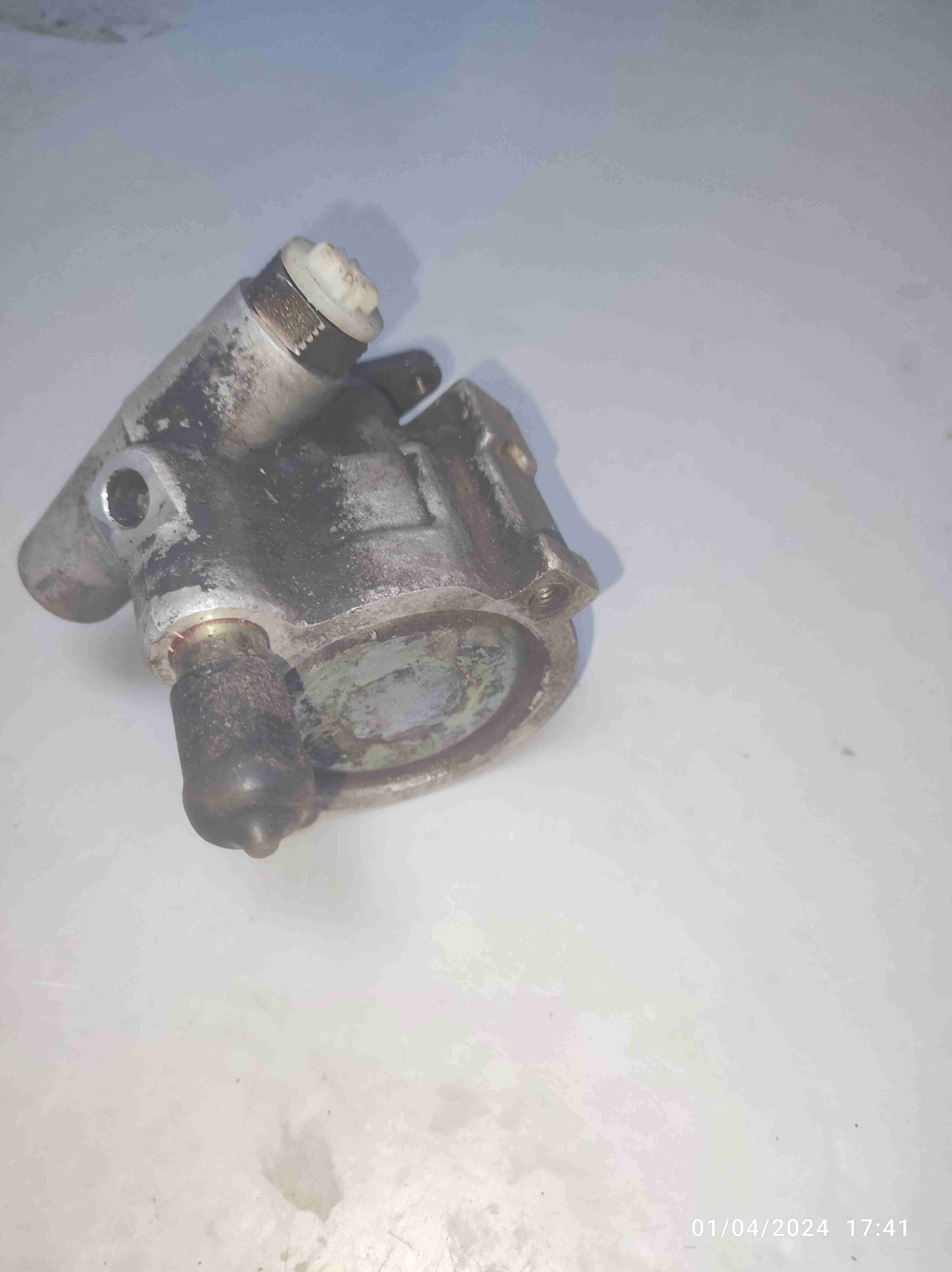 Bomba hidráulica de auto Renault Kangoo 1.9 - miniatura 2