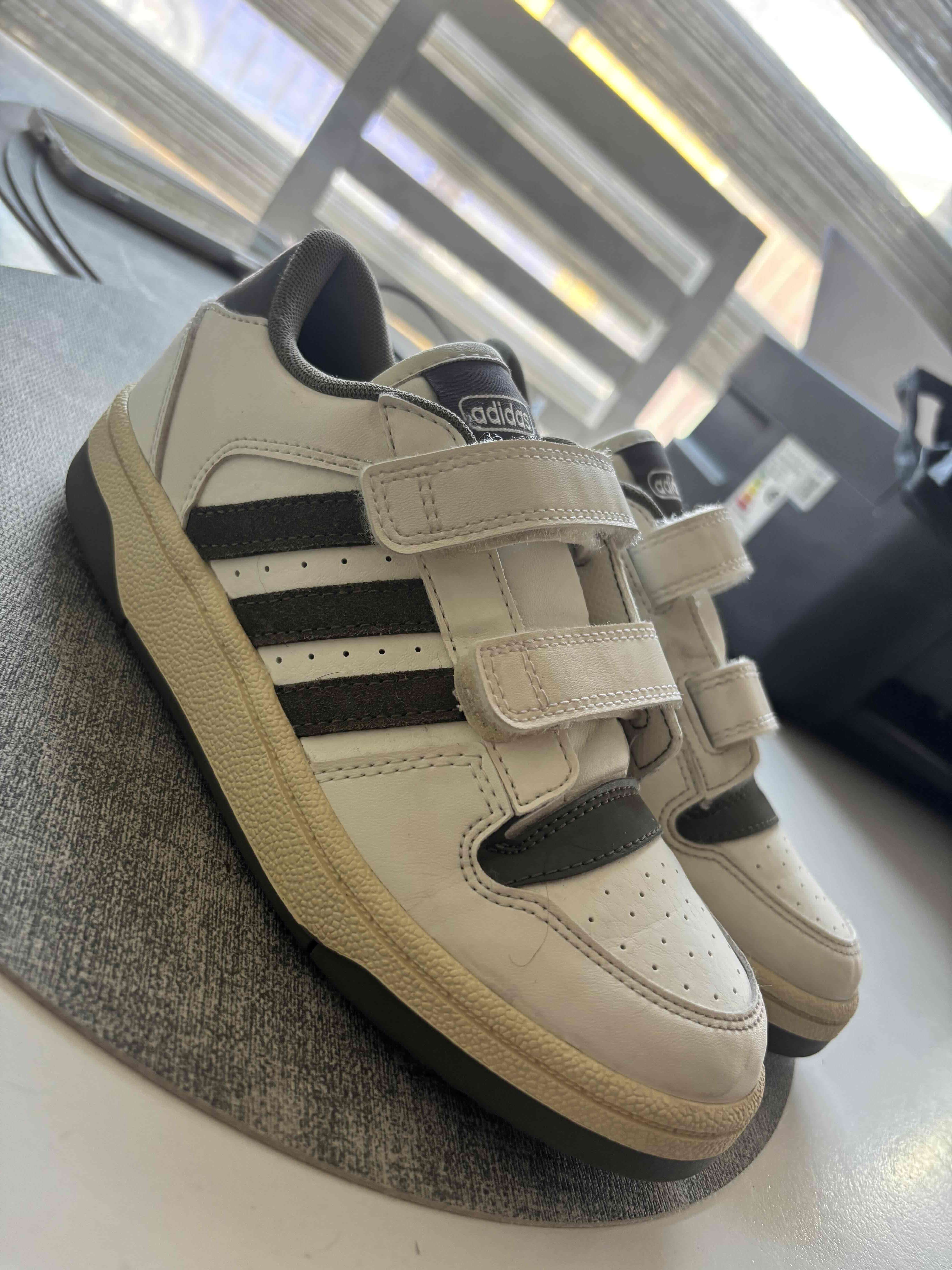 Zapatilla Urbana Unisex Blanca Adidas - miniatura 3