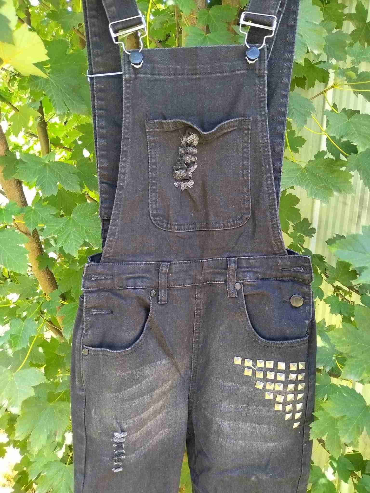 Jardinera negra de mezclilla