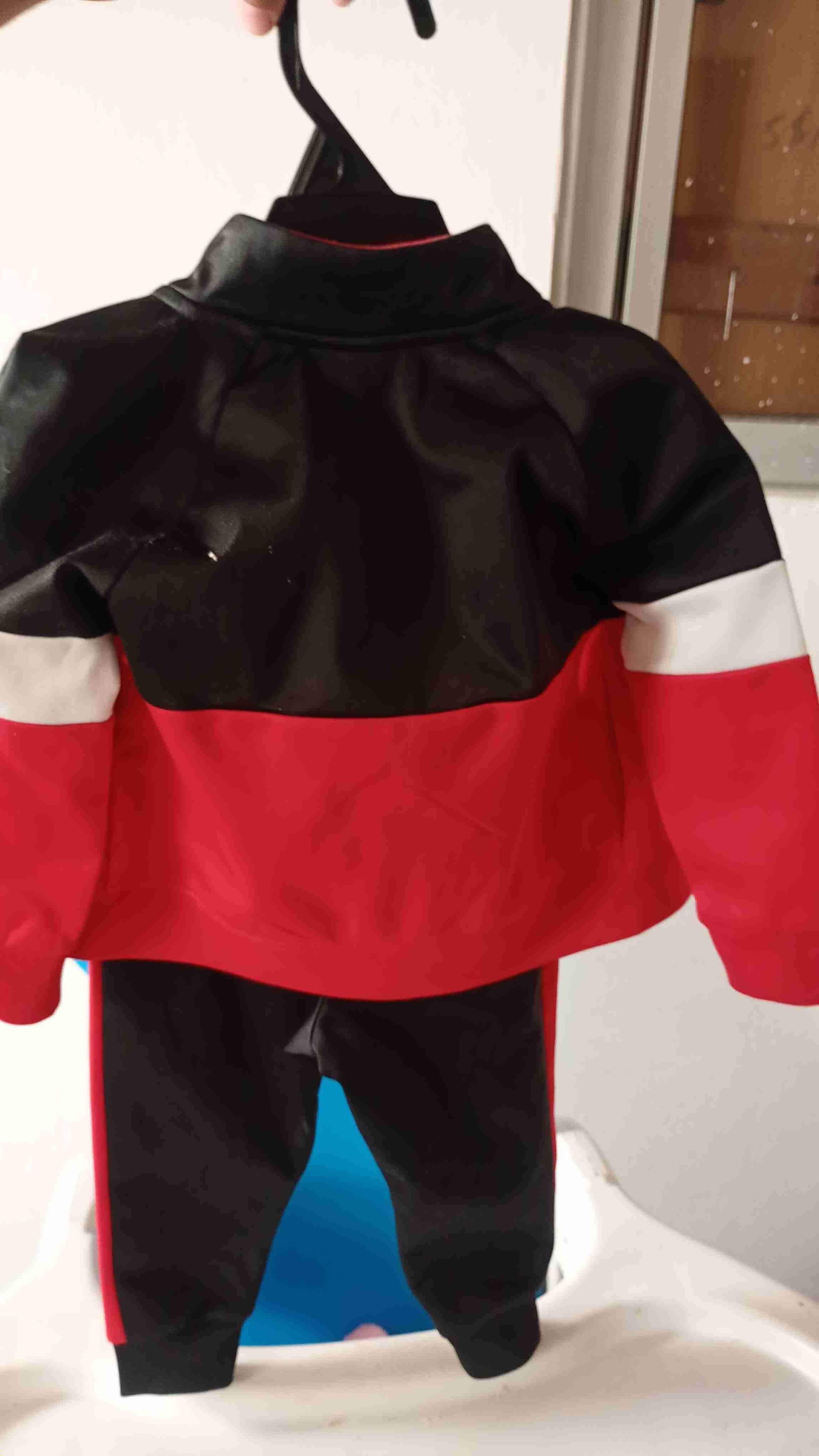 Conjunto deportivo niño negro y rojo - miniatura 5