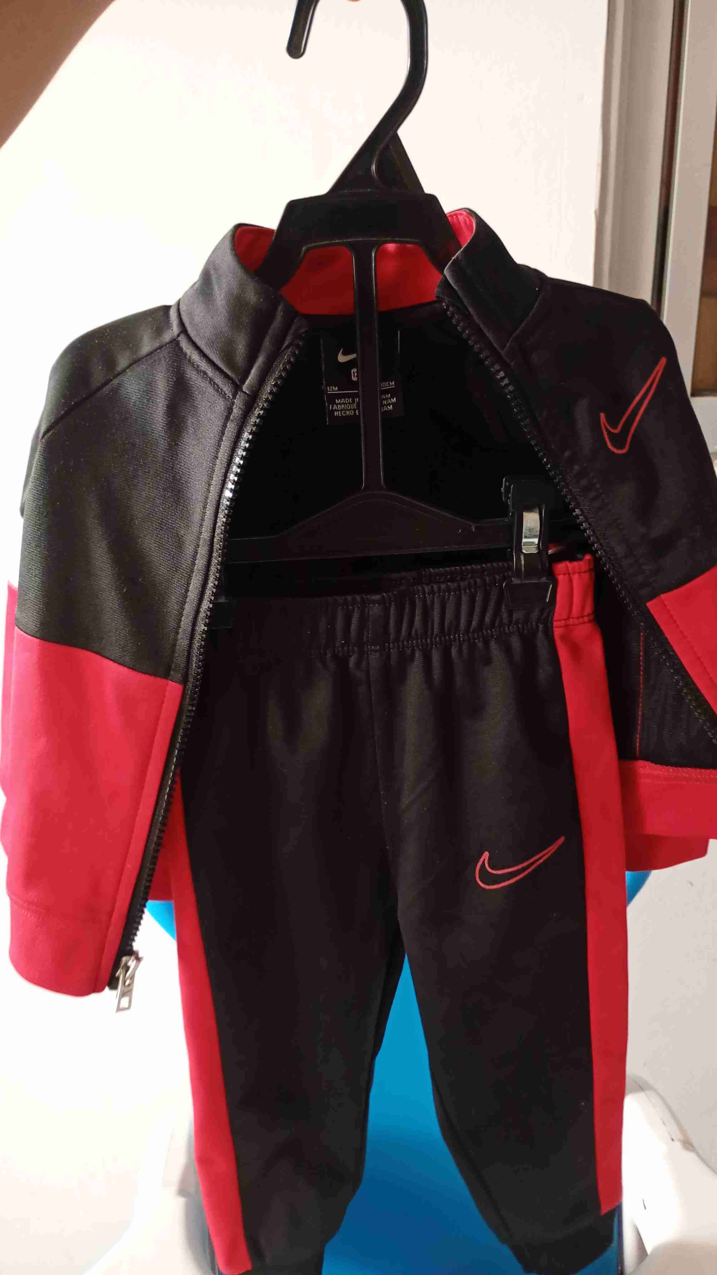 Conjunto deportivo niño negro y rojo - miniatura 6