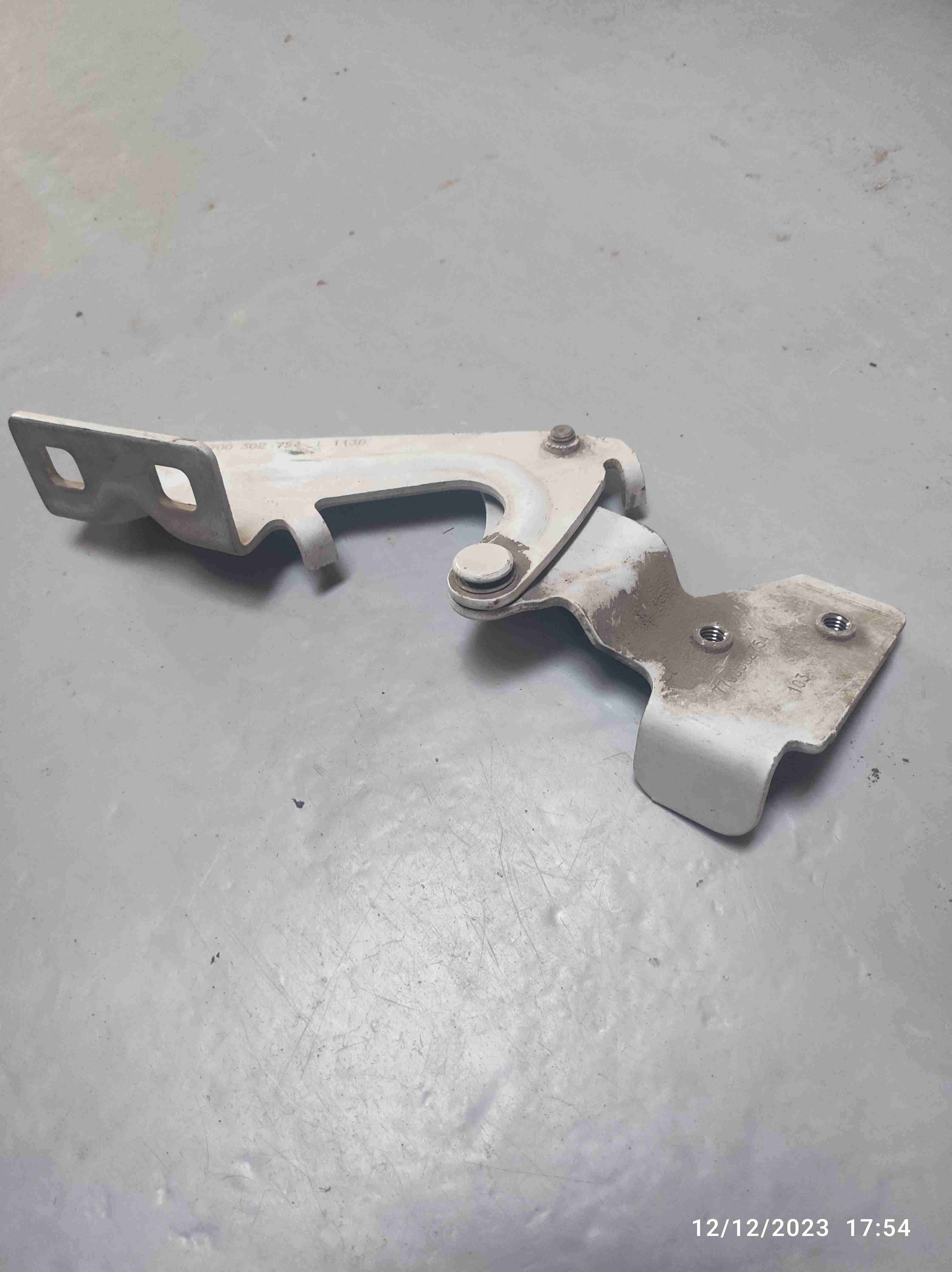 Visagra de capot Renault Kangoo 1.9 - 1