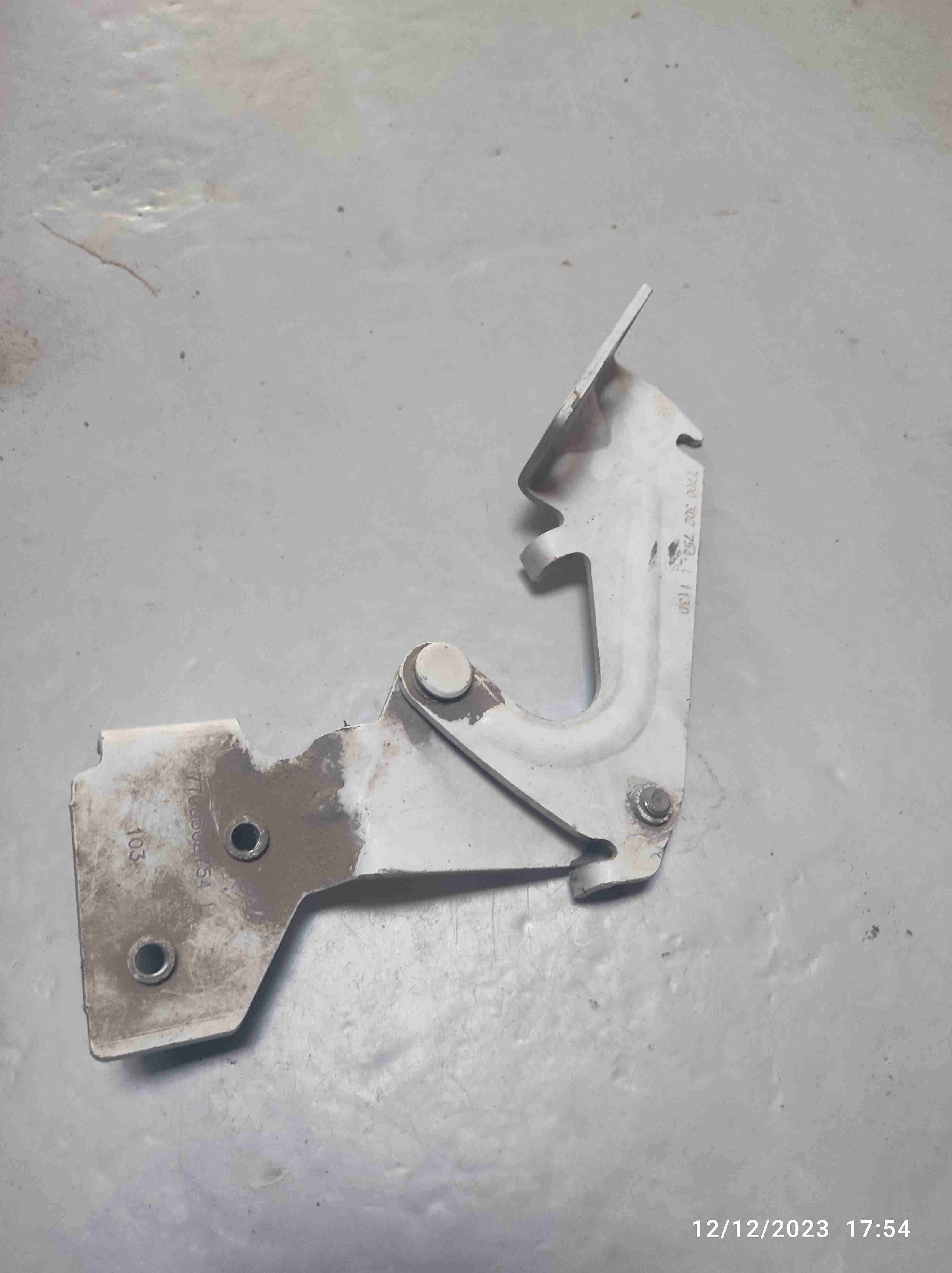 Visagra de capot Renault Kangoo 1.9 - 2