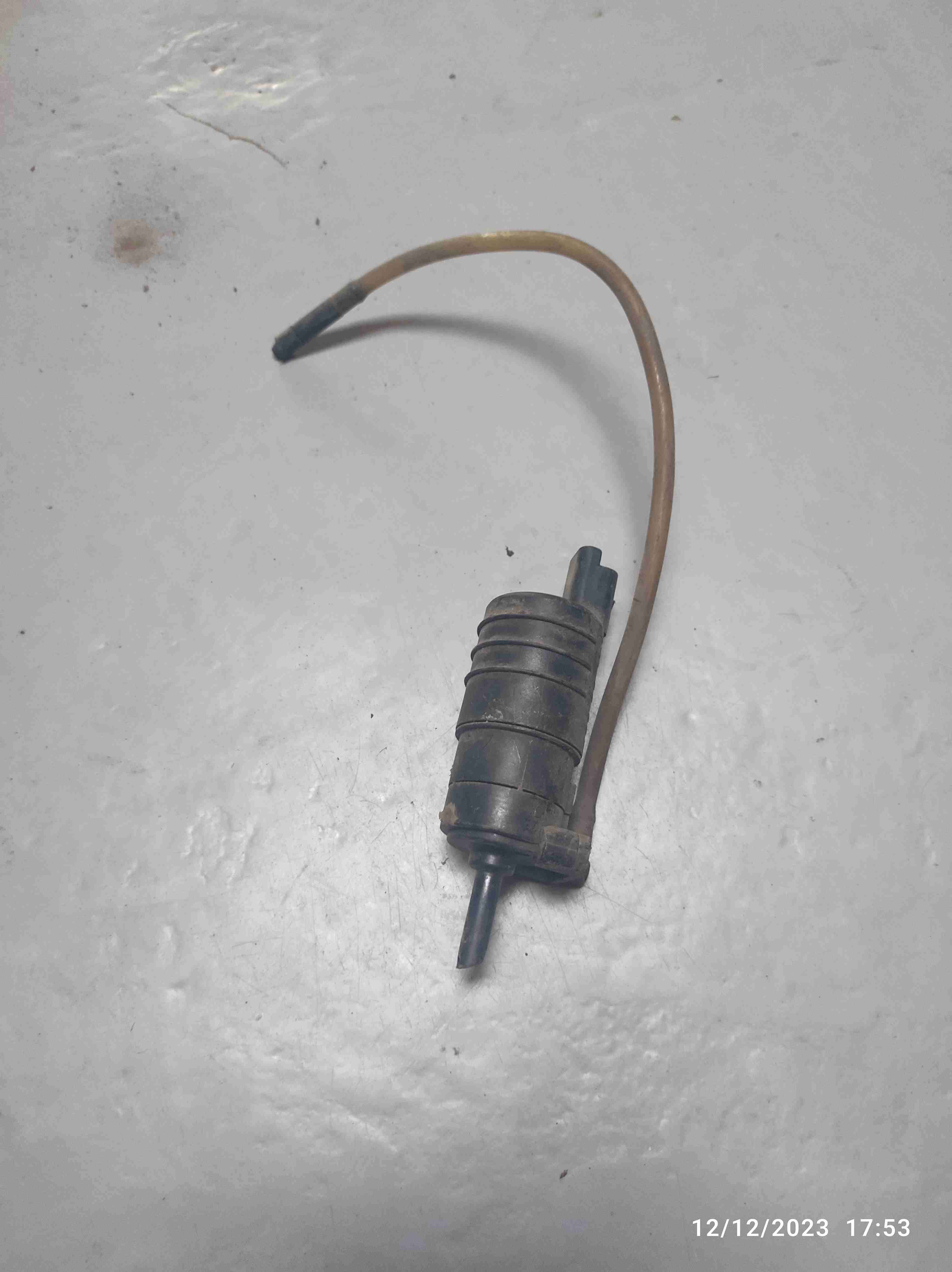 Motor lanza agua deposito limpia parabrisas Renaul - miniatura 2