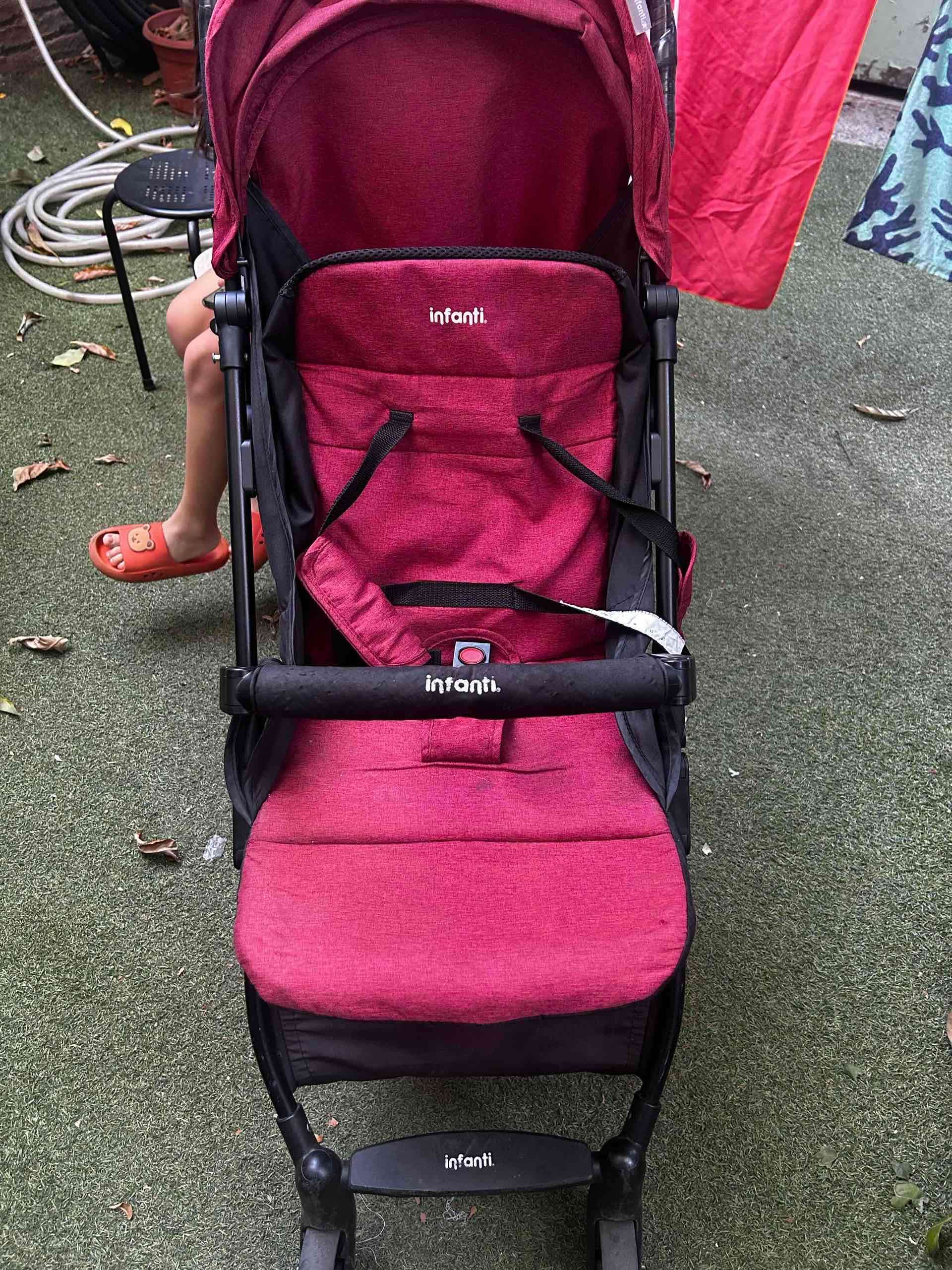 Coche de bebé Infanti rojo - miniatura 2