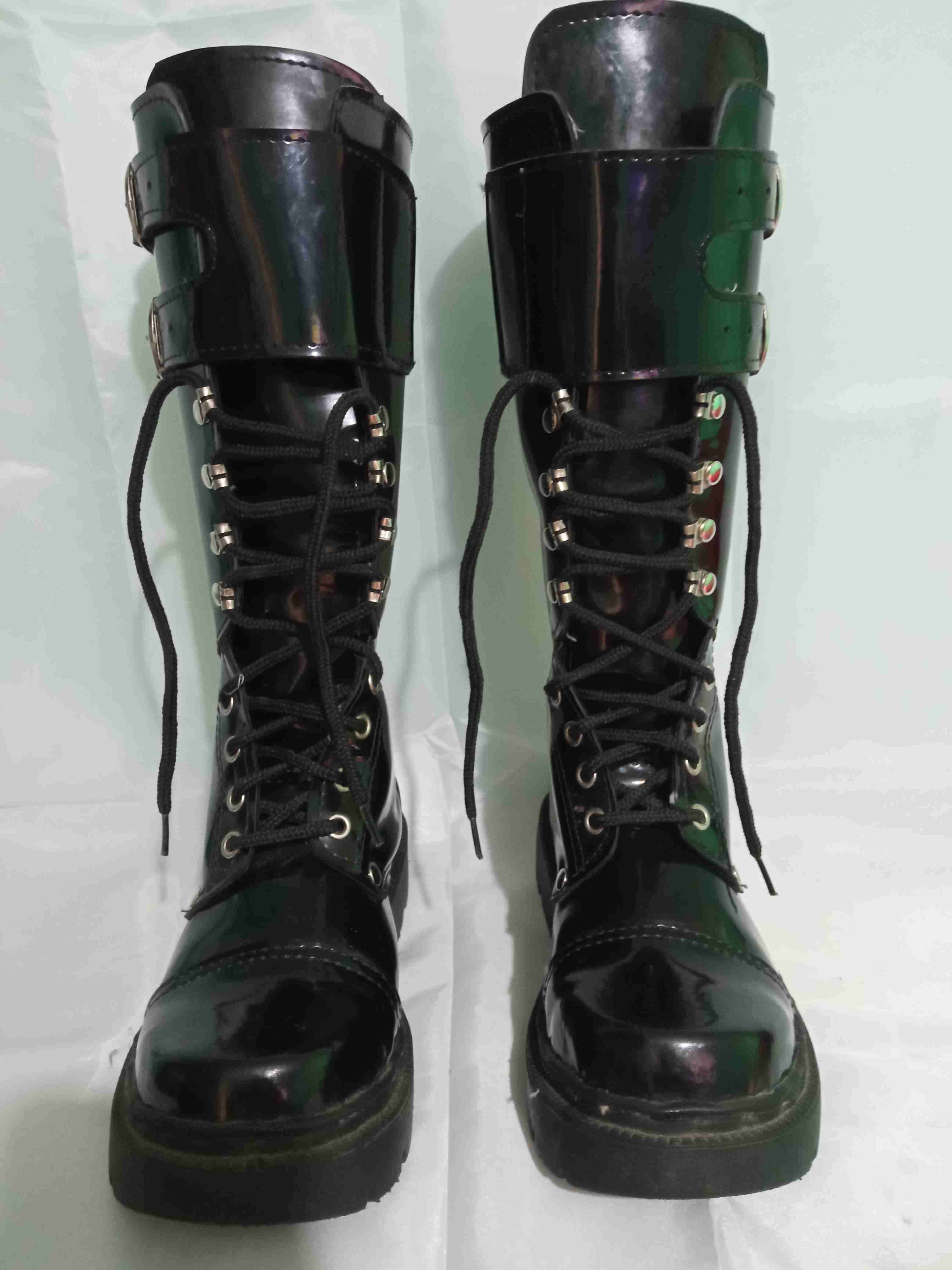 Botas negras de charol - miniatura 3