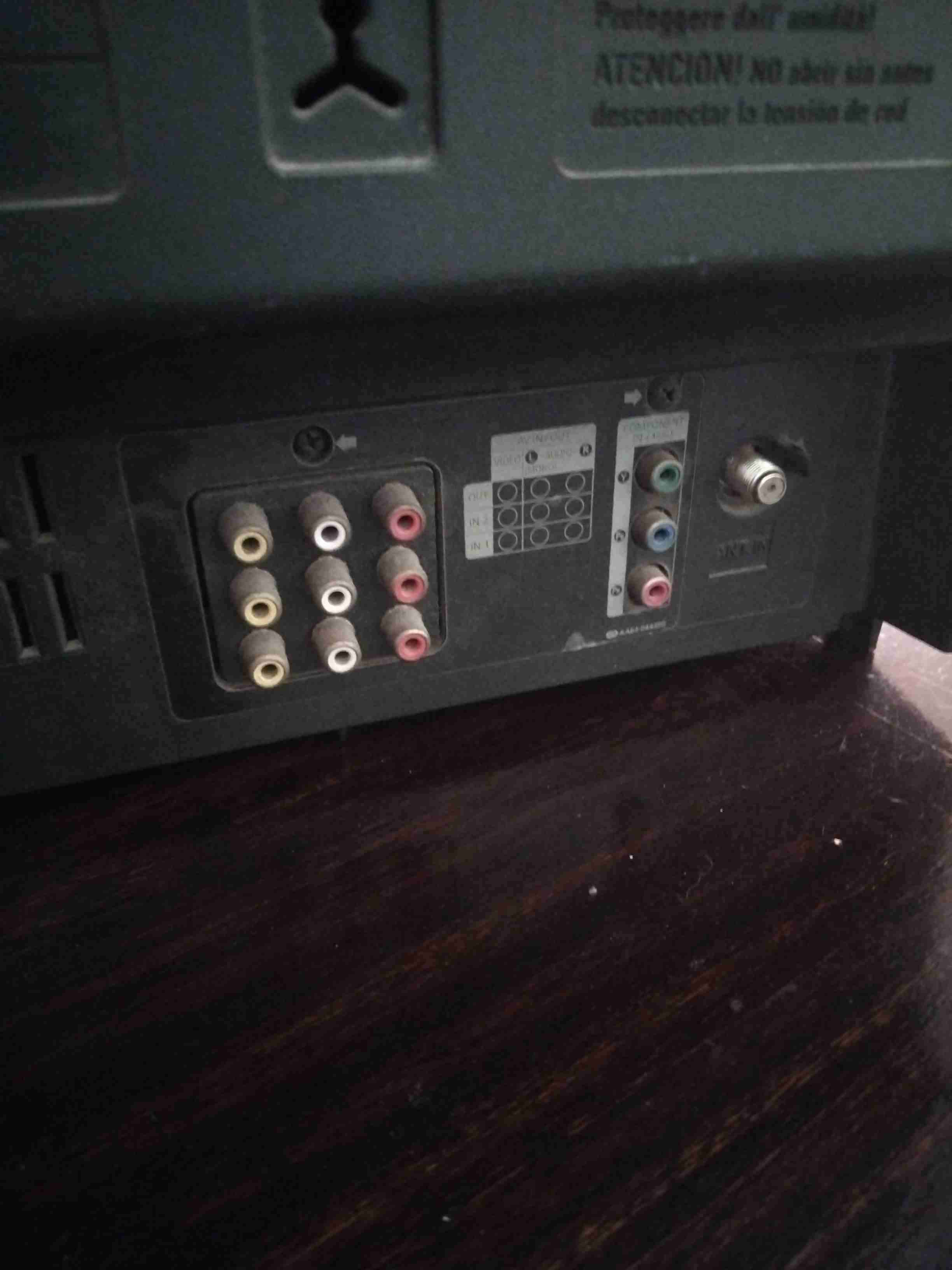 Televisor Samsung clásico 21'' - 4