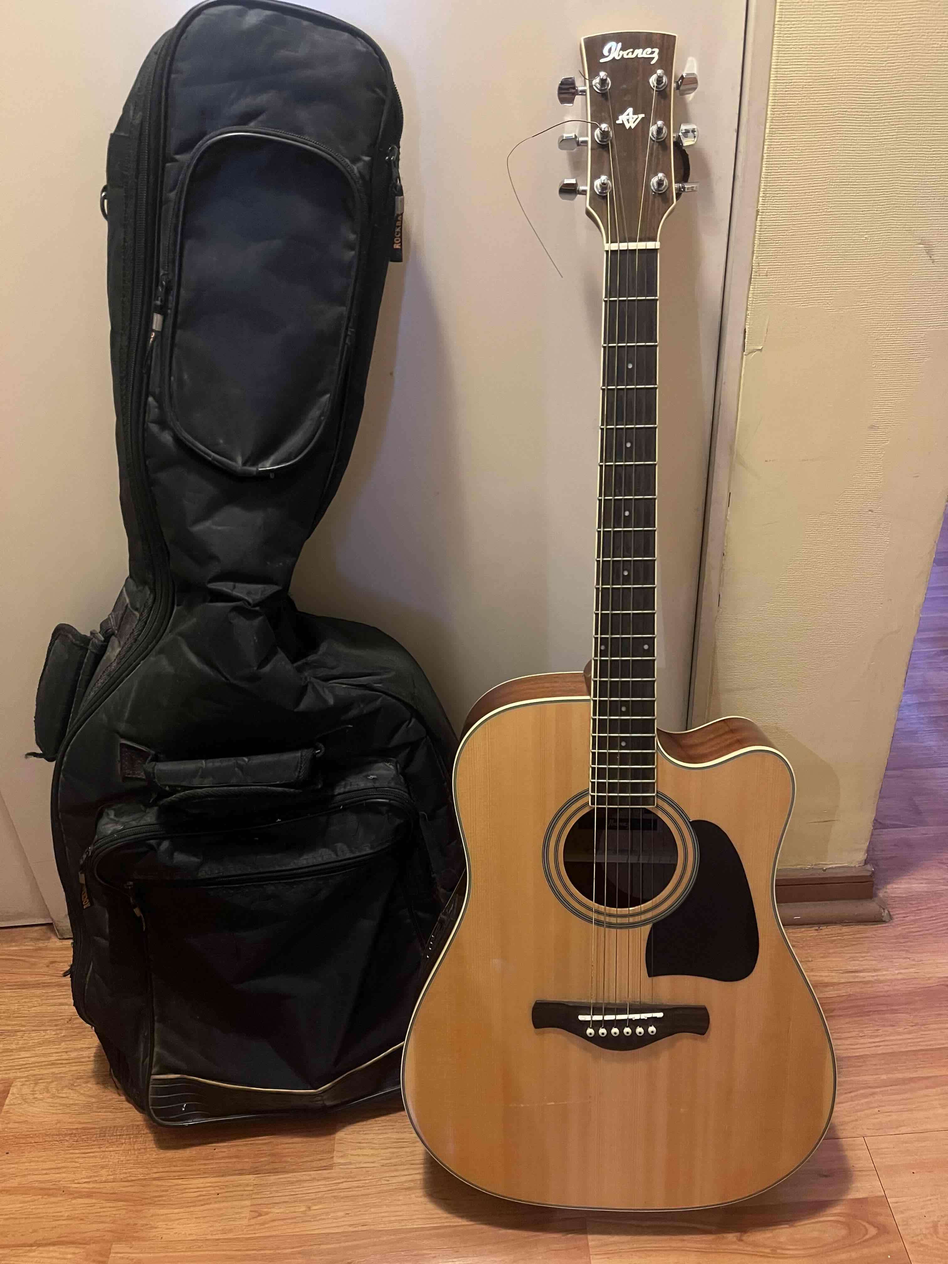 Guitarra acústica Ibanez con funda - miniatura 2