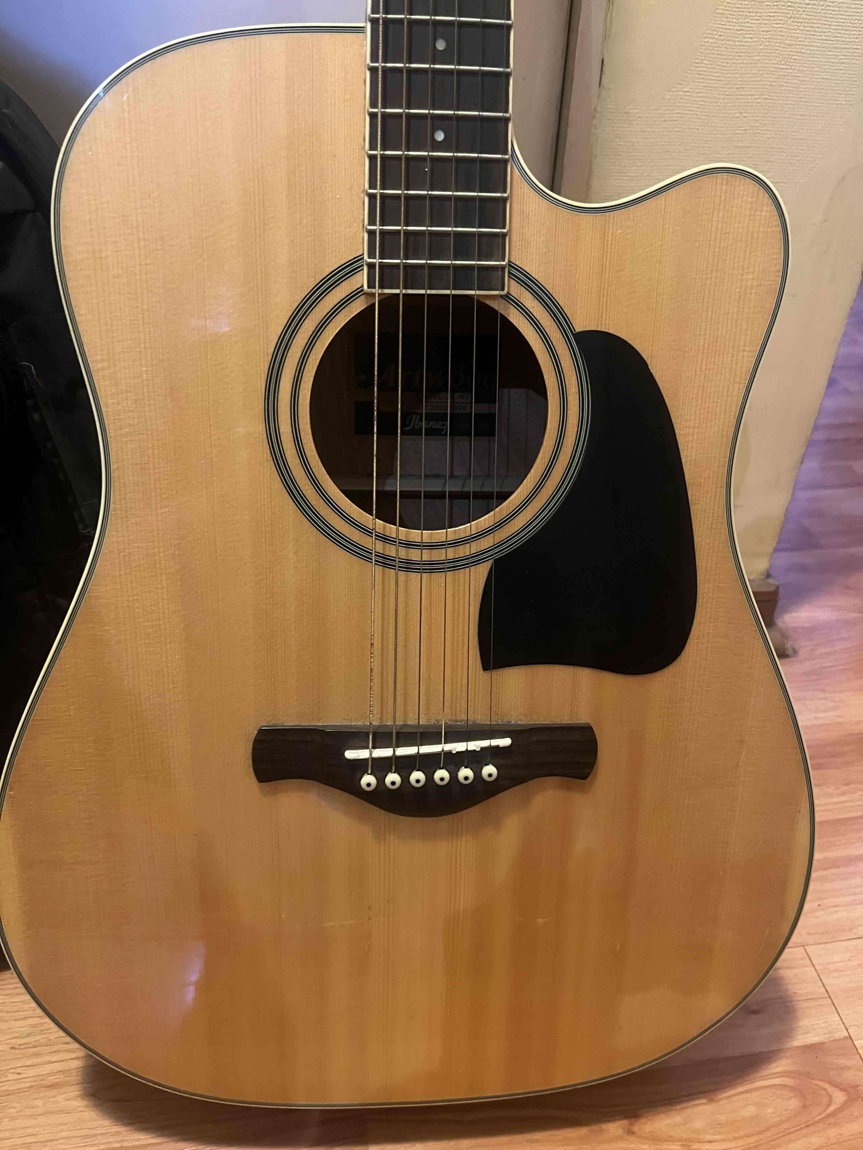 Guitarra acústica Ibanez con funda - miniatura 3