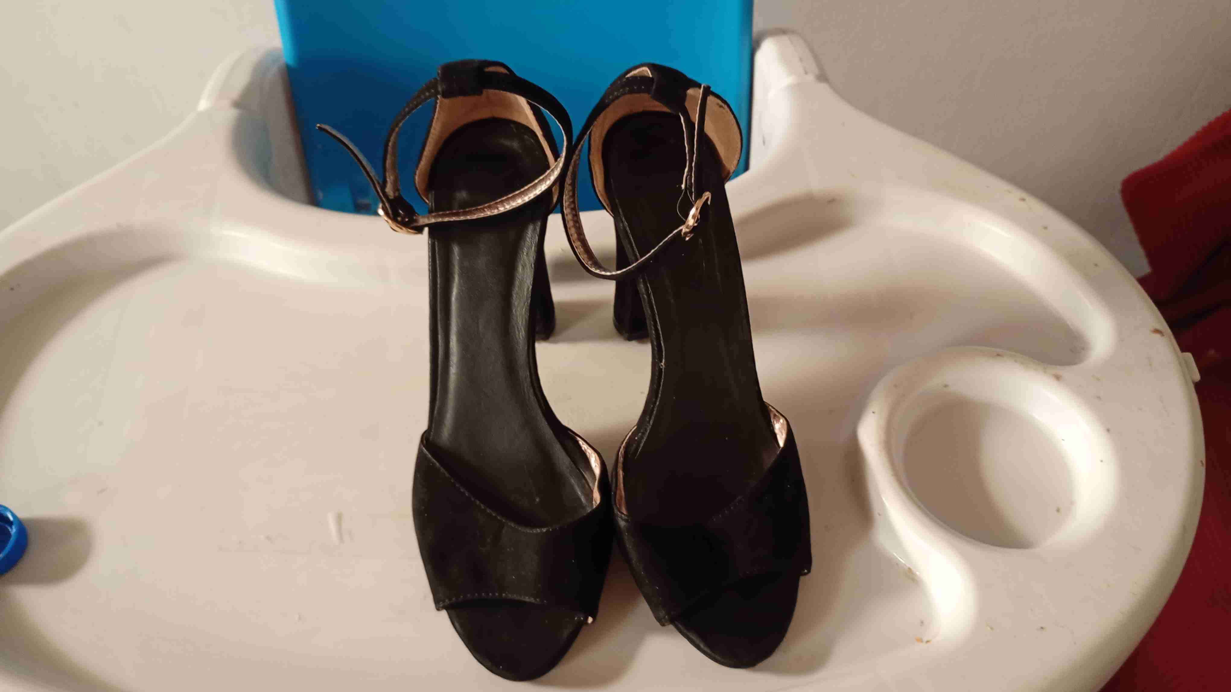 Tacones negros de mujer - 2