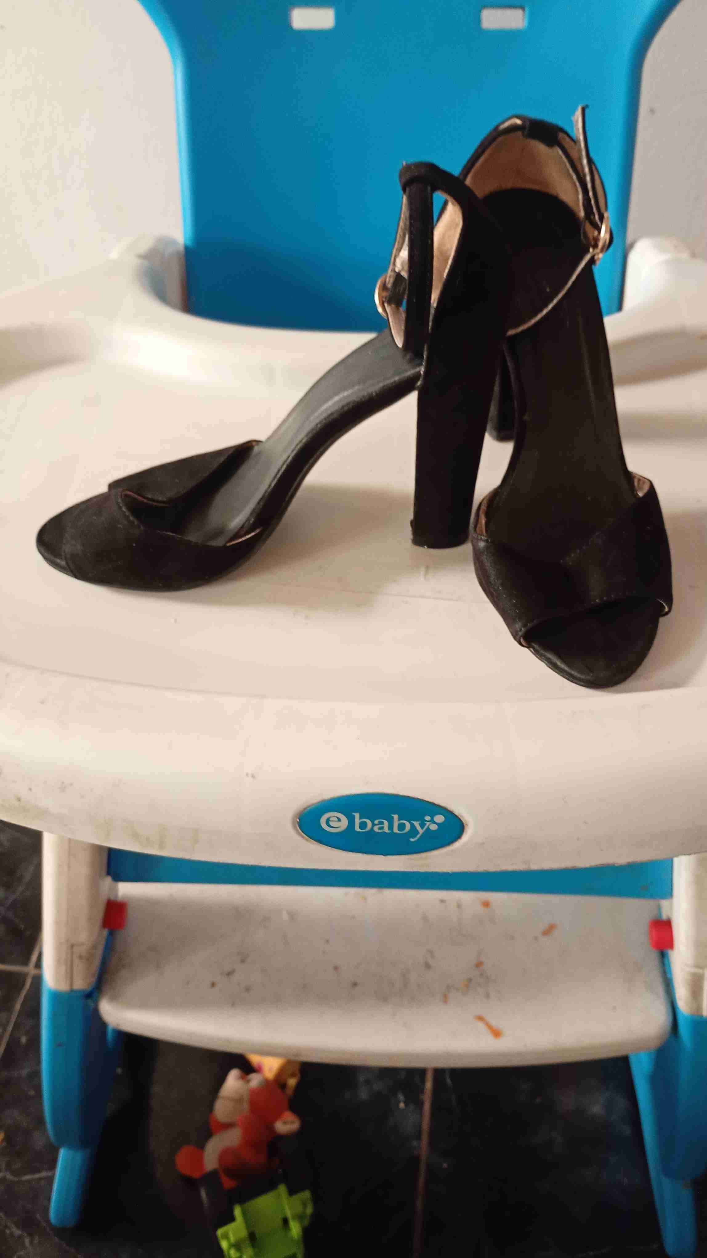 Tacones negros de mujer - 3