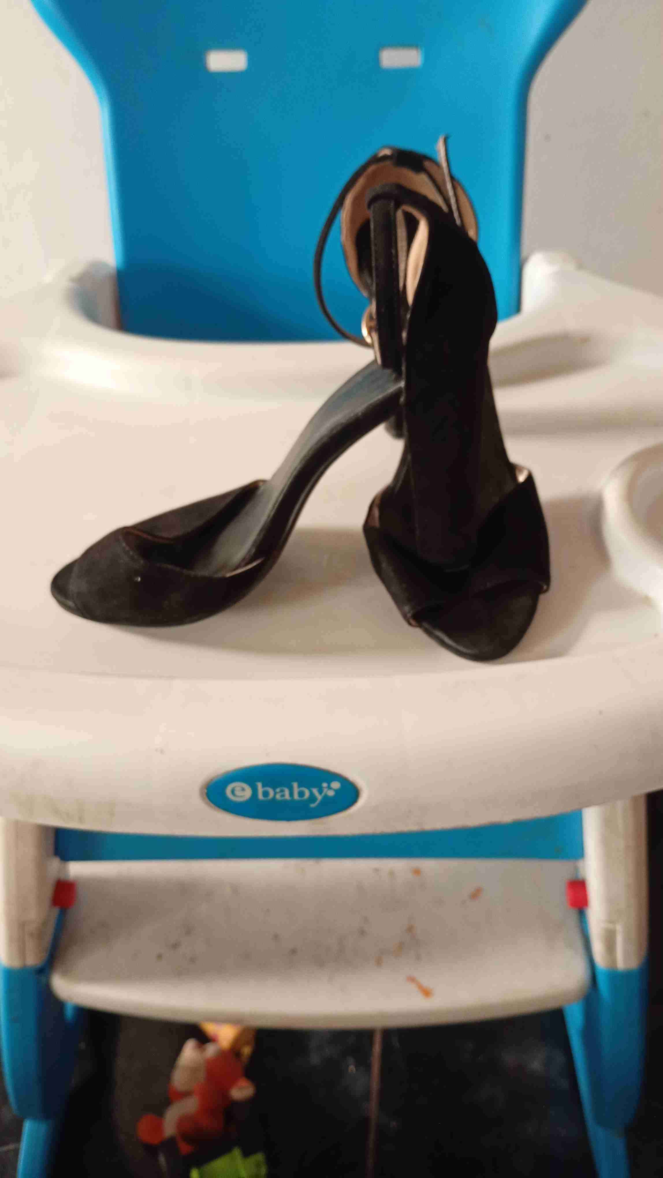 Tacones negros de mujer - 4