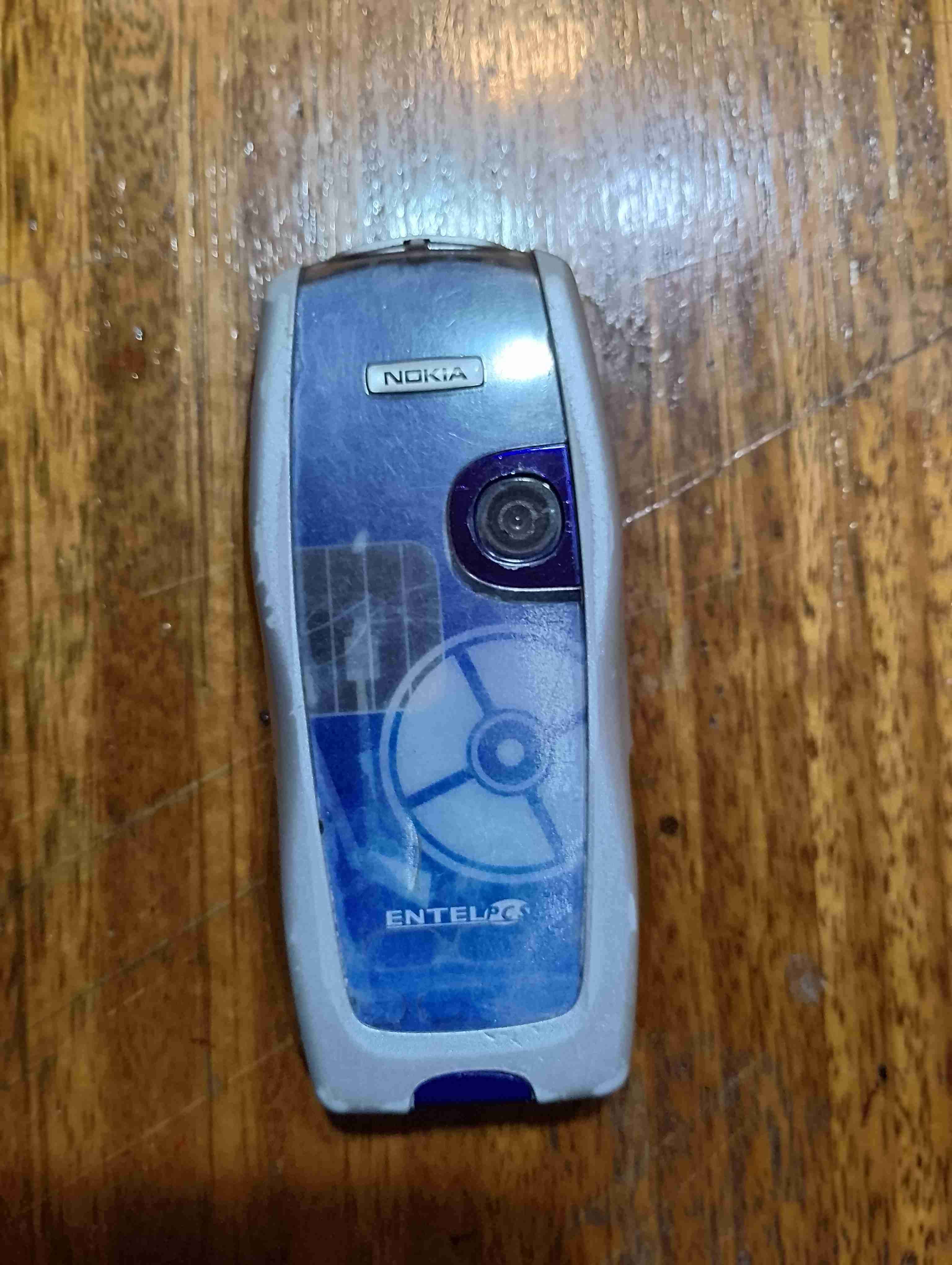 Teléfono Nokia 3220 con cargador - miniatura 2