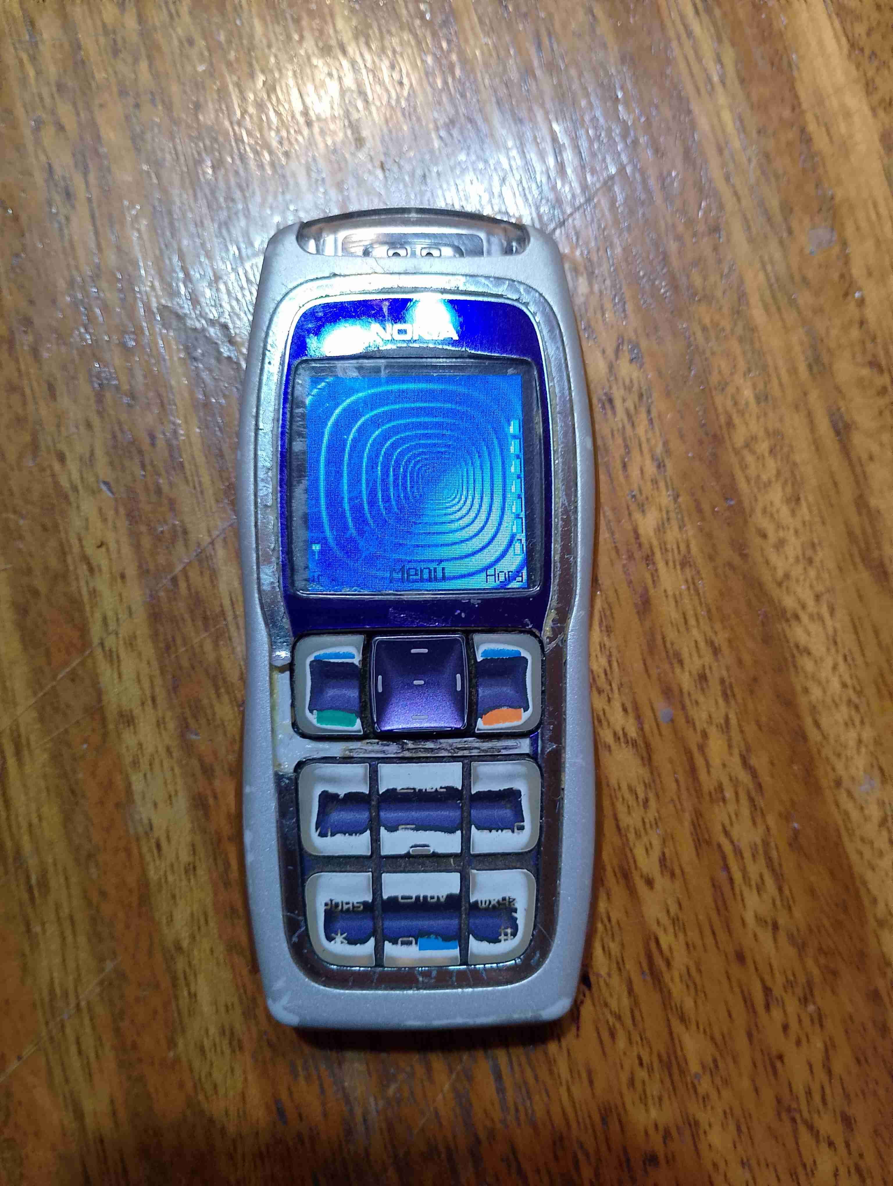 Teléfono Nokia 3220 con cargador - miniatura 3