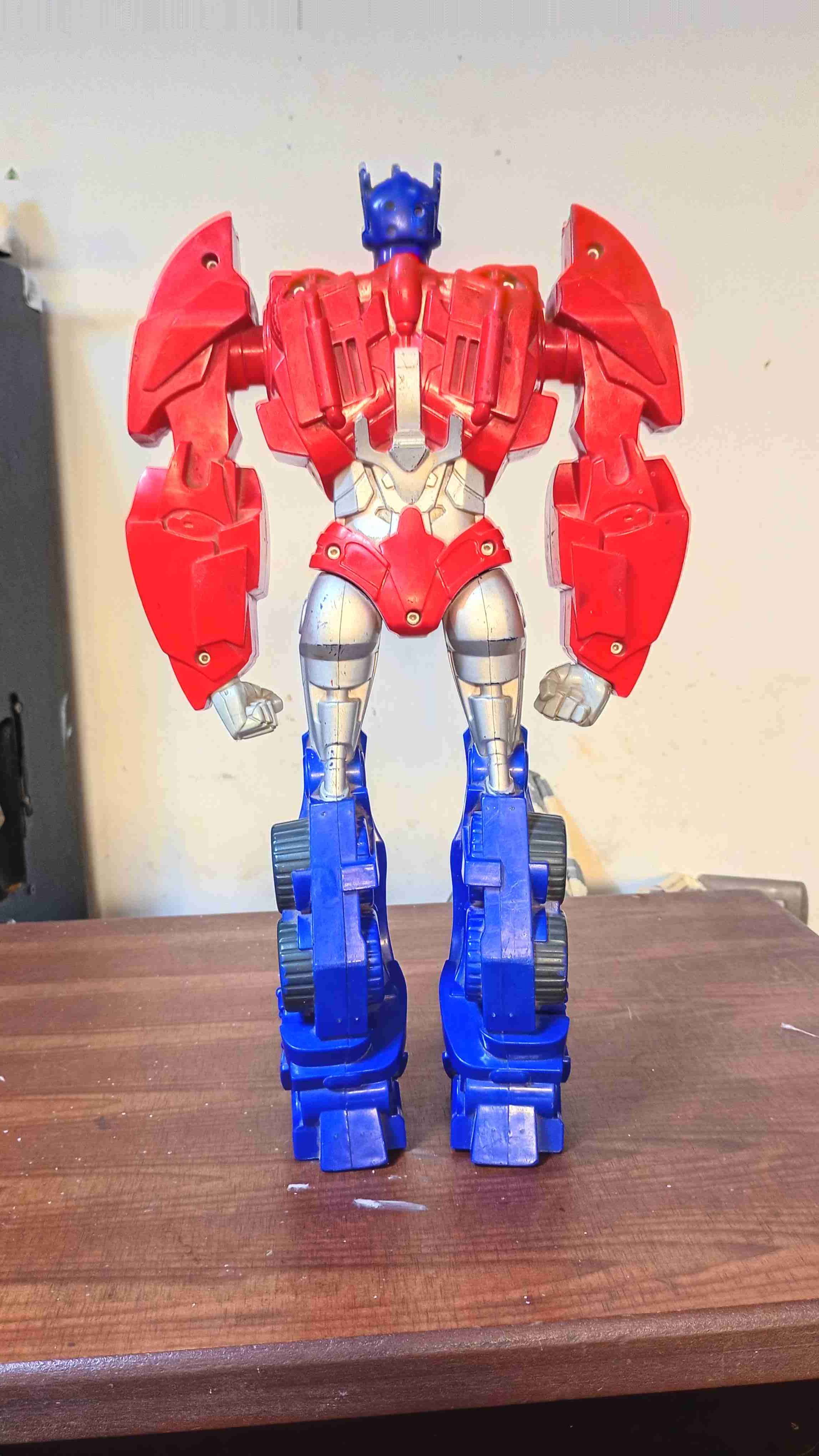 Figura de acción robot rojo y azul - miniatura 2