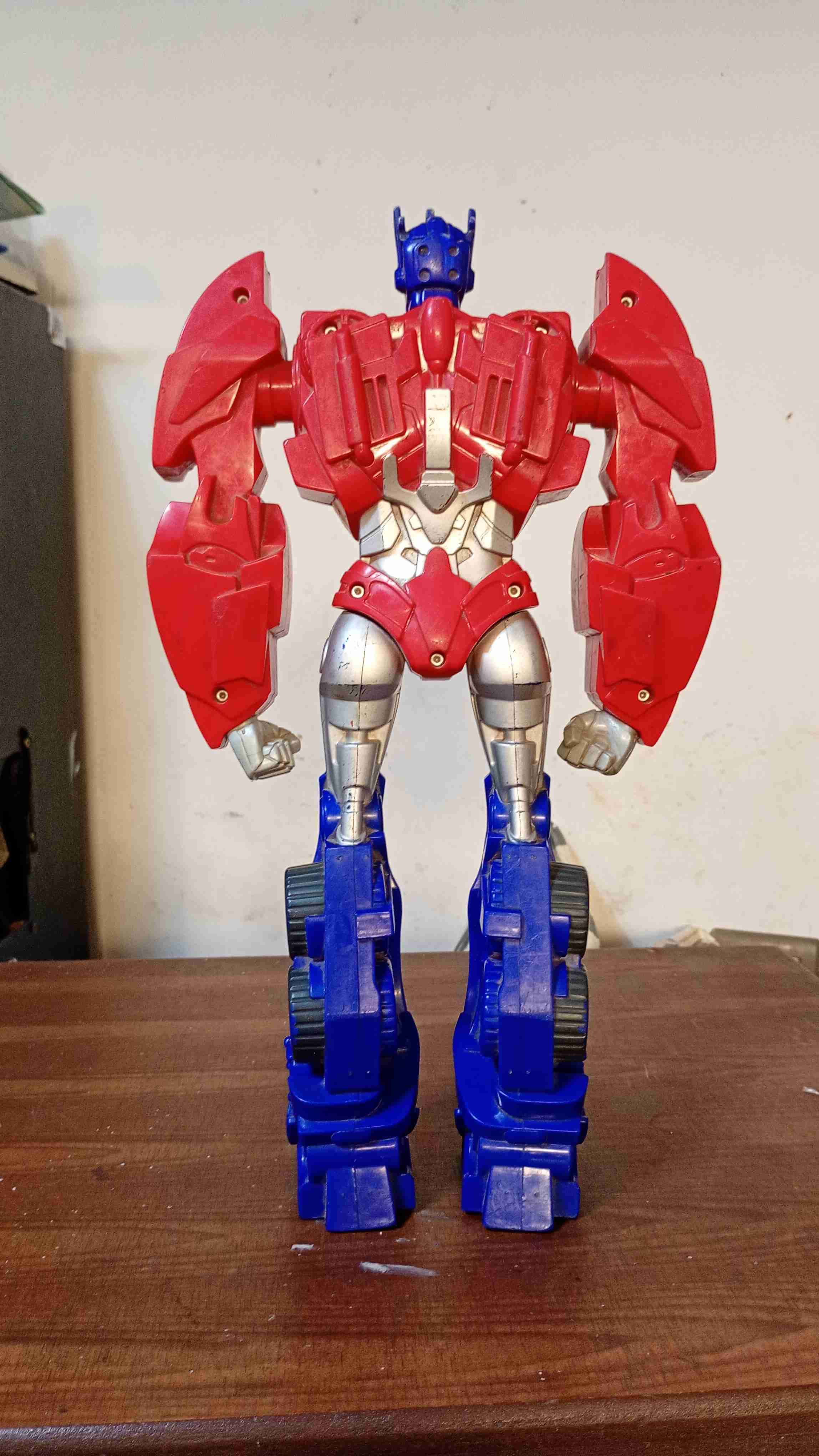 Figura de acción robot rojo y azul - miniatura 3