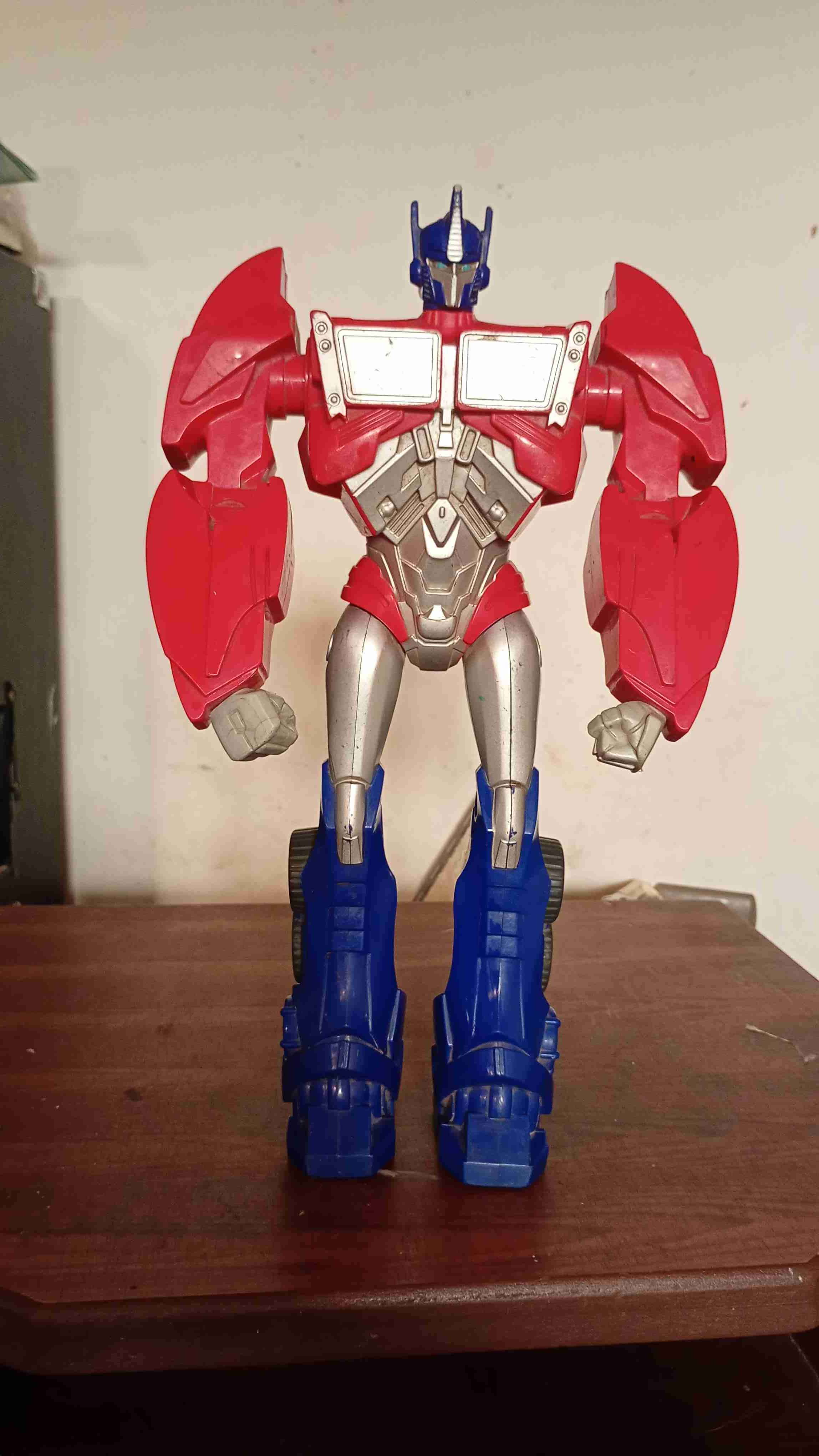 Figura de acción robot rojo y azul - miniatura 6