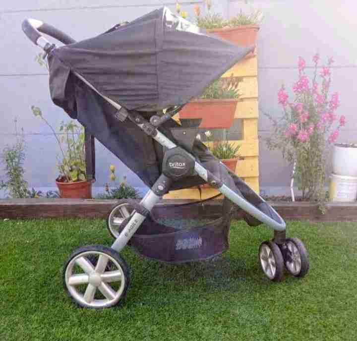 Coche y asiento de auto negro - miniatura 2