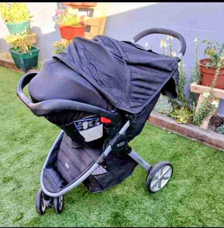 Coche y asiento de auto negro - miniatura 3