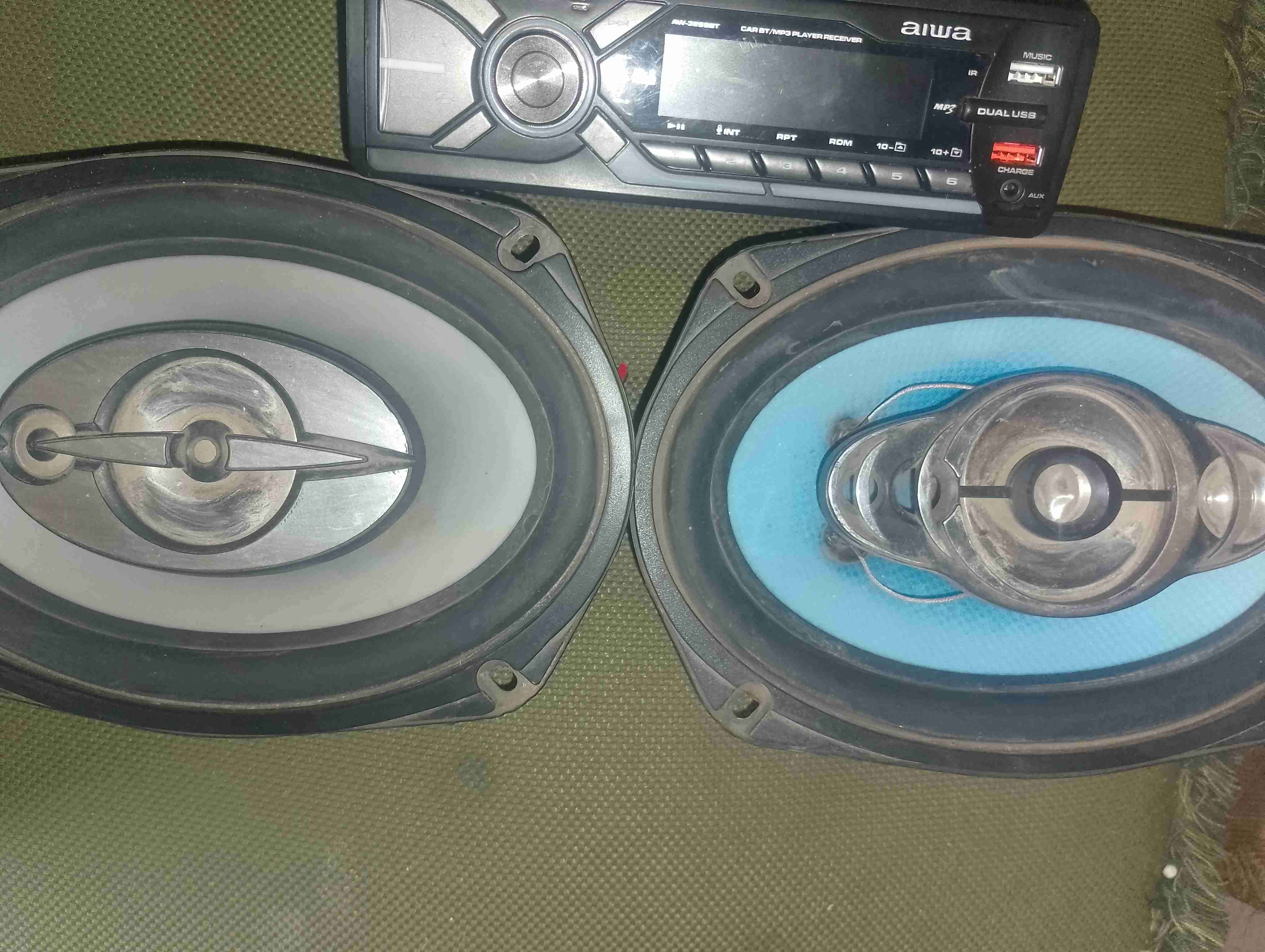Parlantes y radio Aiwa para auto - 1