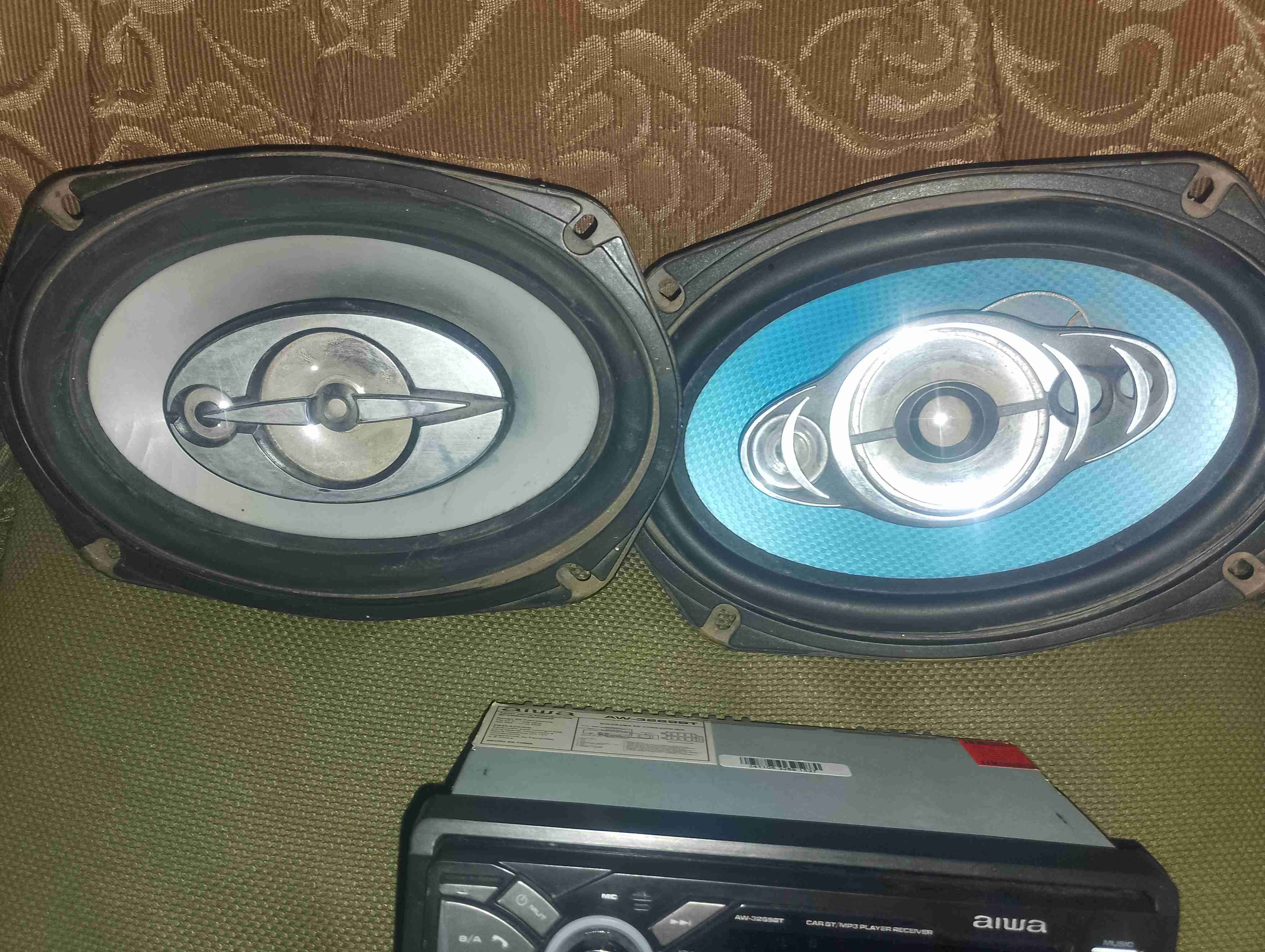 Parlantes y radio Aiwa para auto - 2