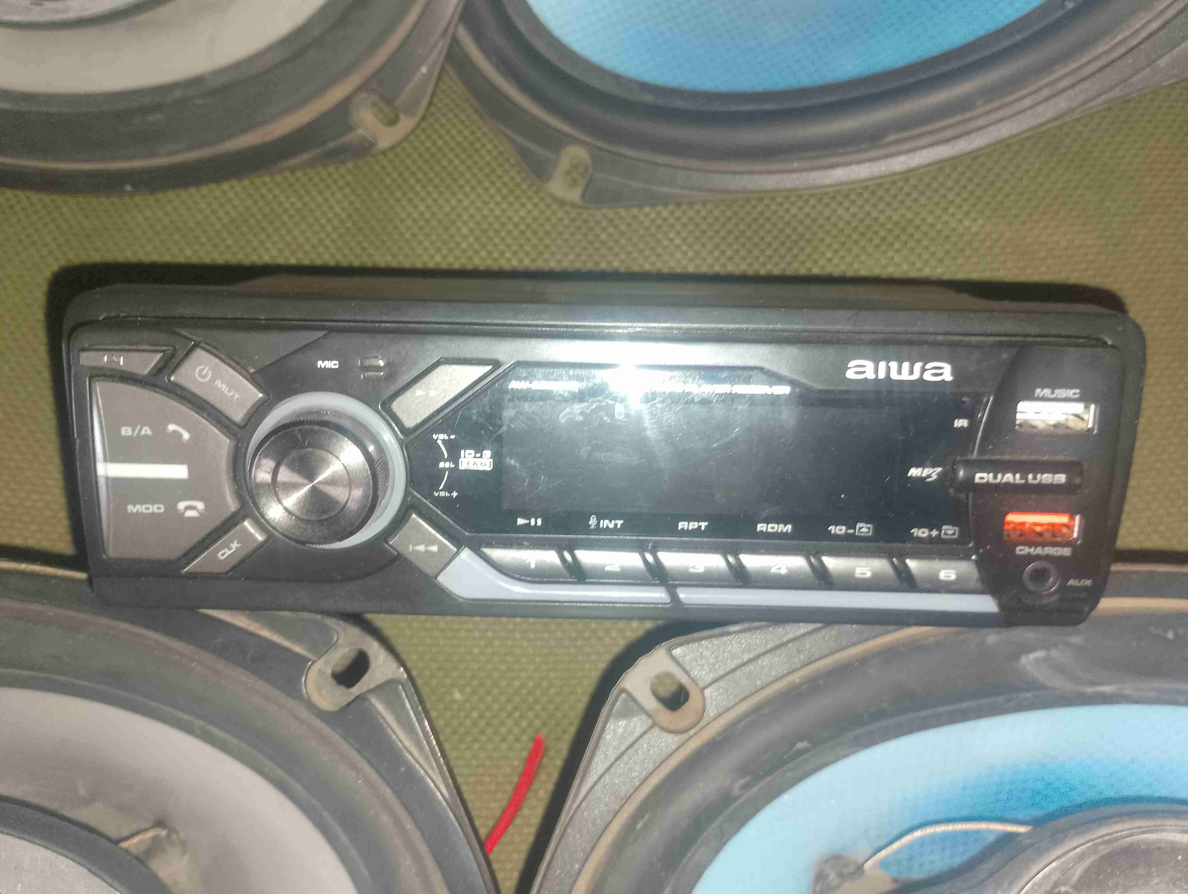 Parlantes y radio Aiwa para auto - 3