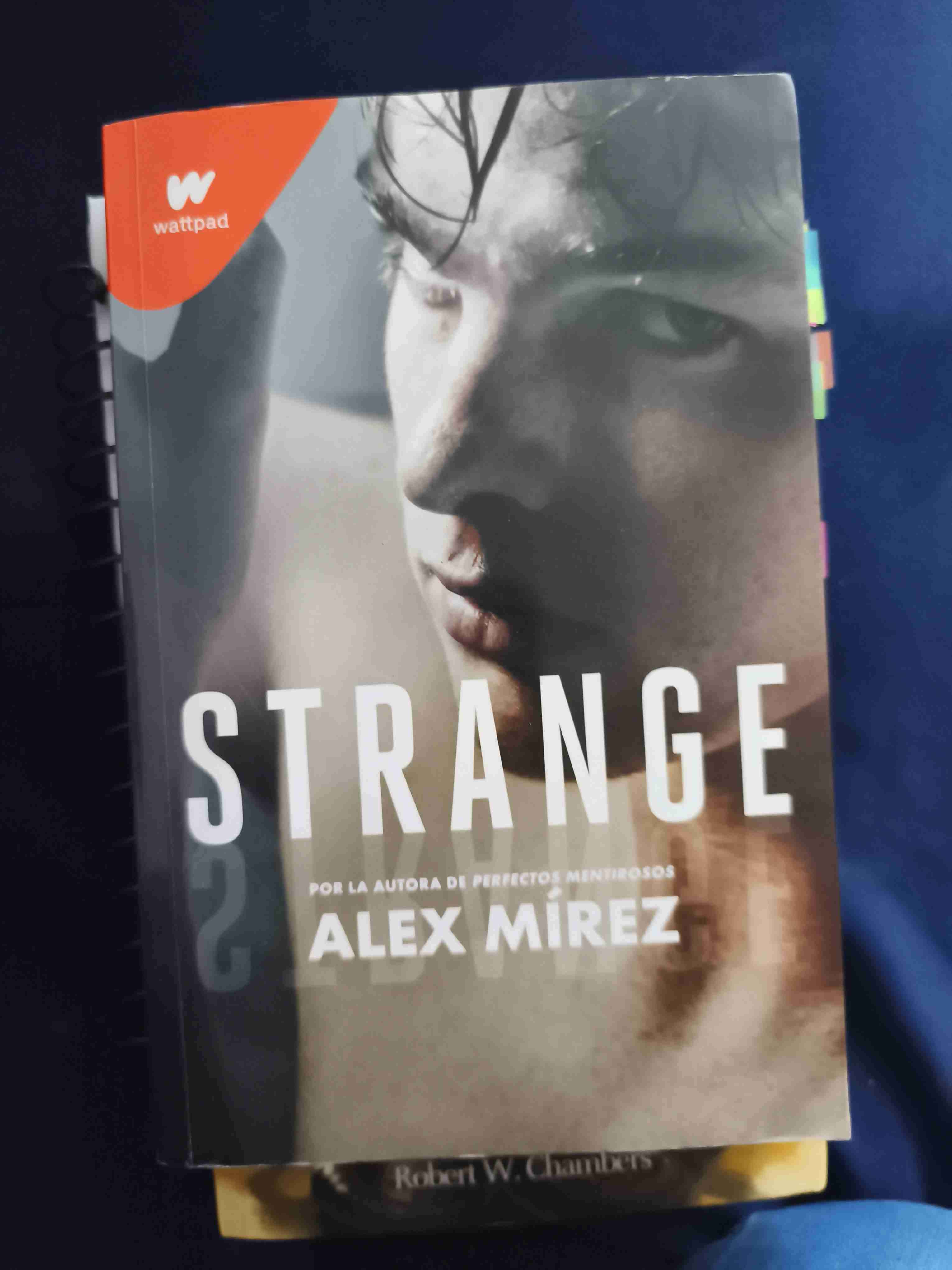 Libro 'Strange' de Alex Mírez - 1